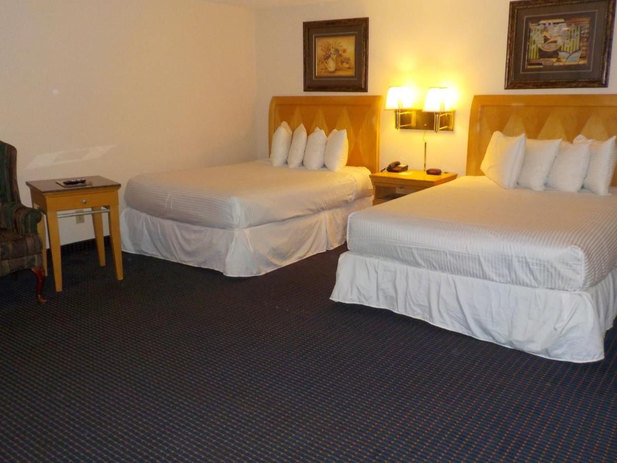 Double Room with Two Double Beds - Smoking photo 3