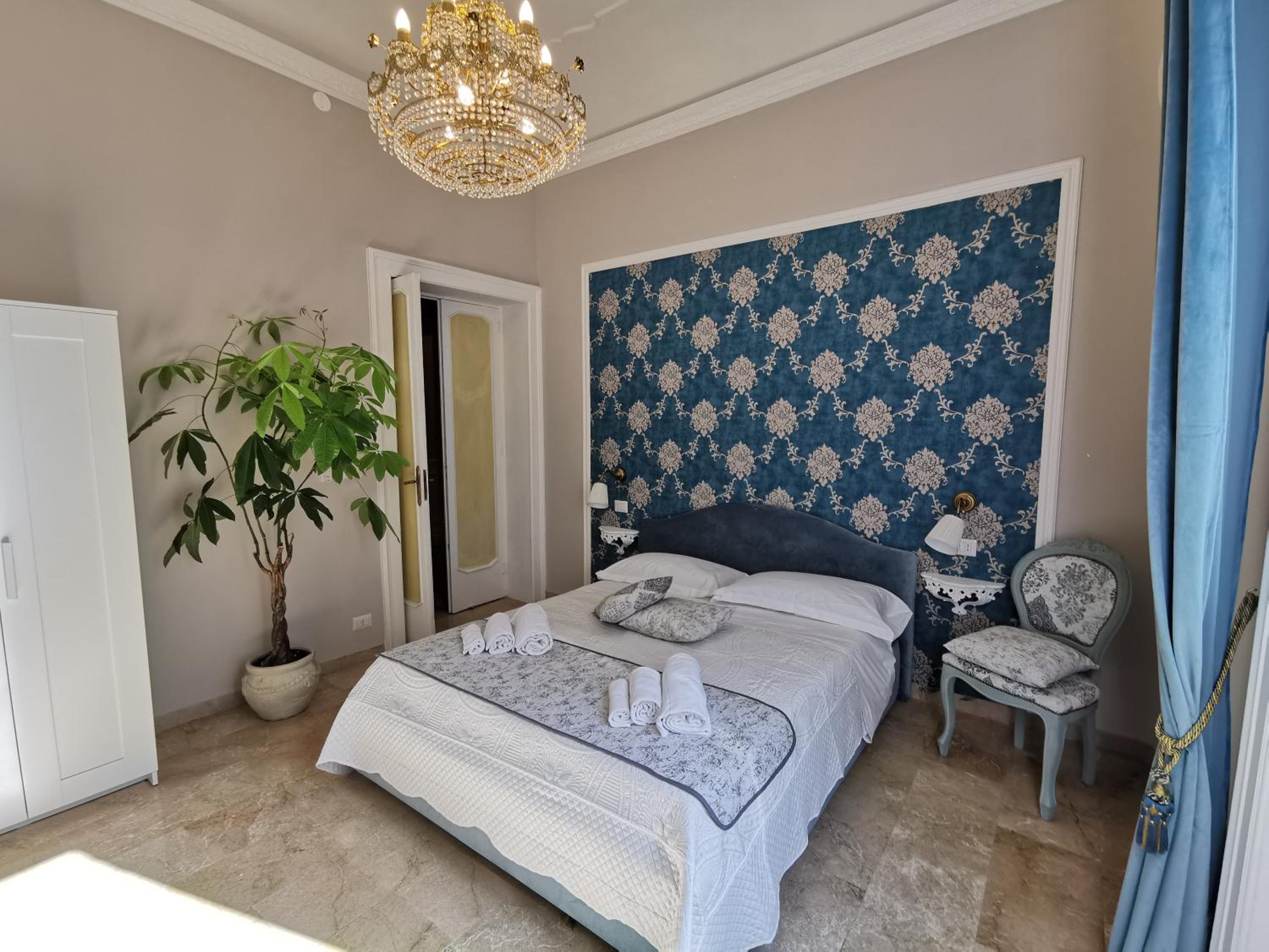 Large Double Room - Photo 7