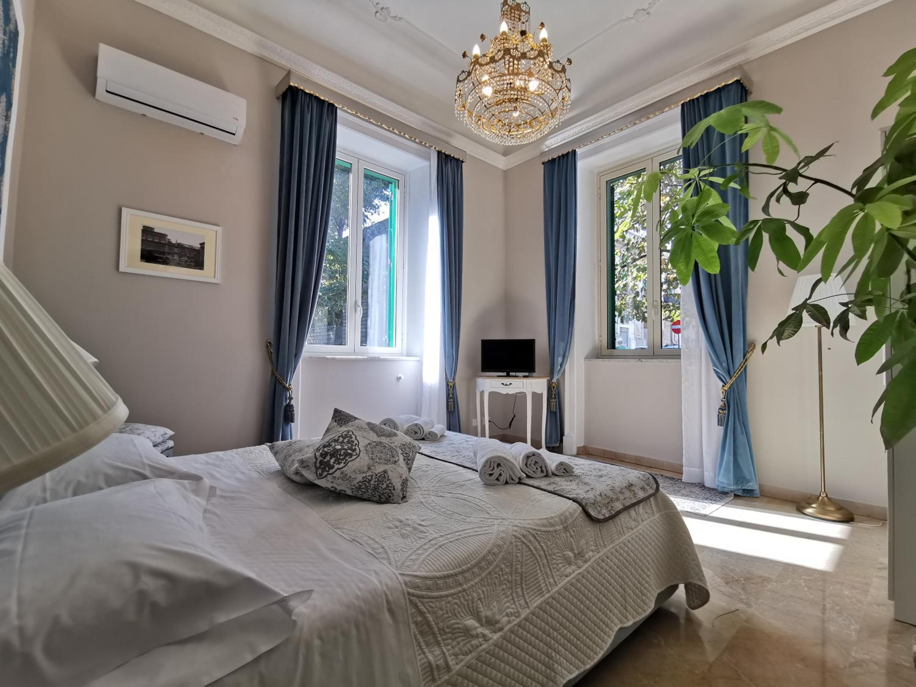 Large Double Room - Photo 6
