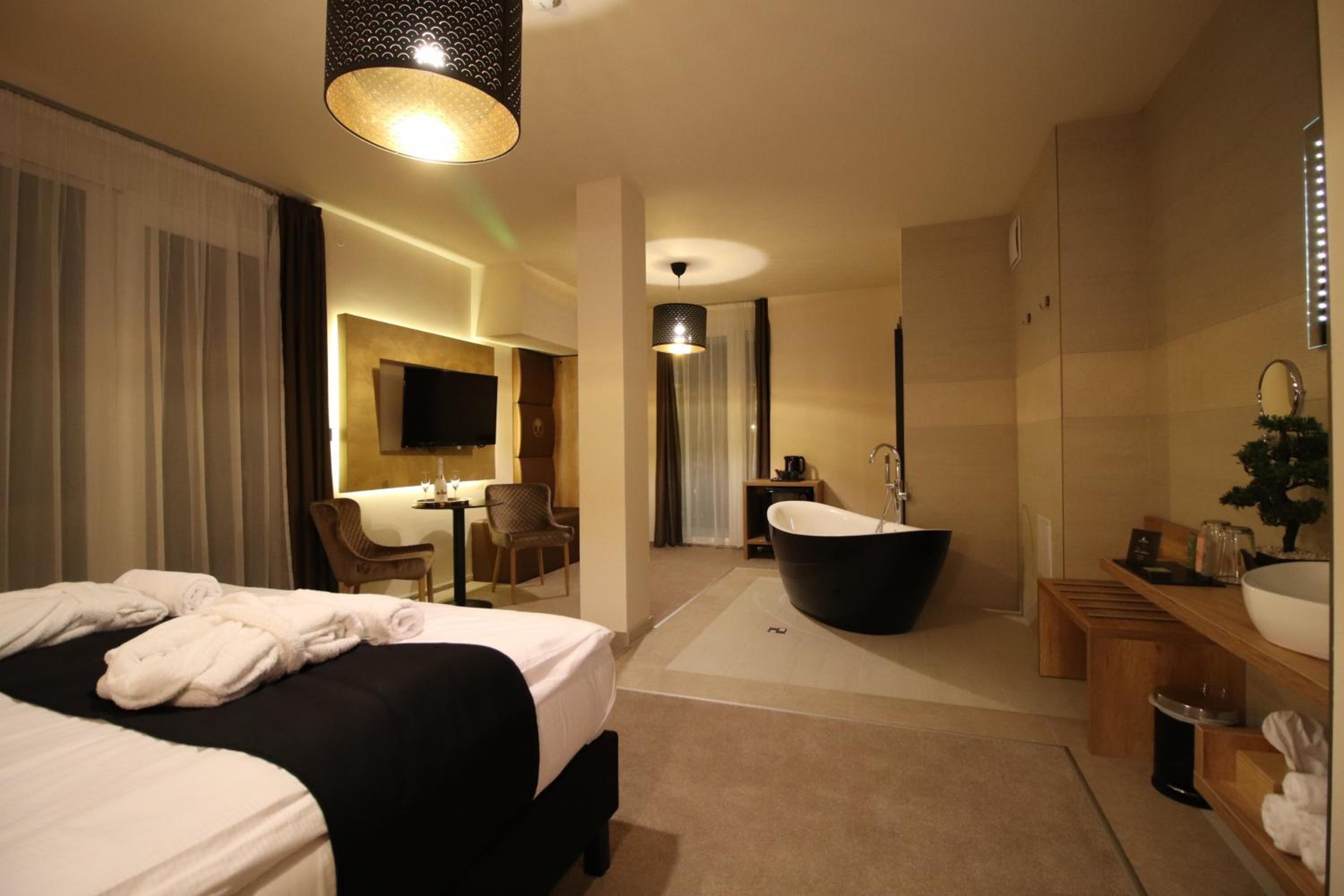 Superior Queen Room - Photo 1