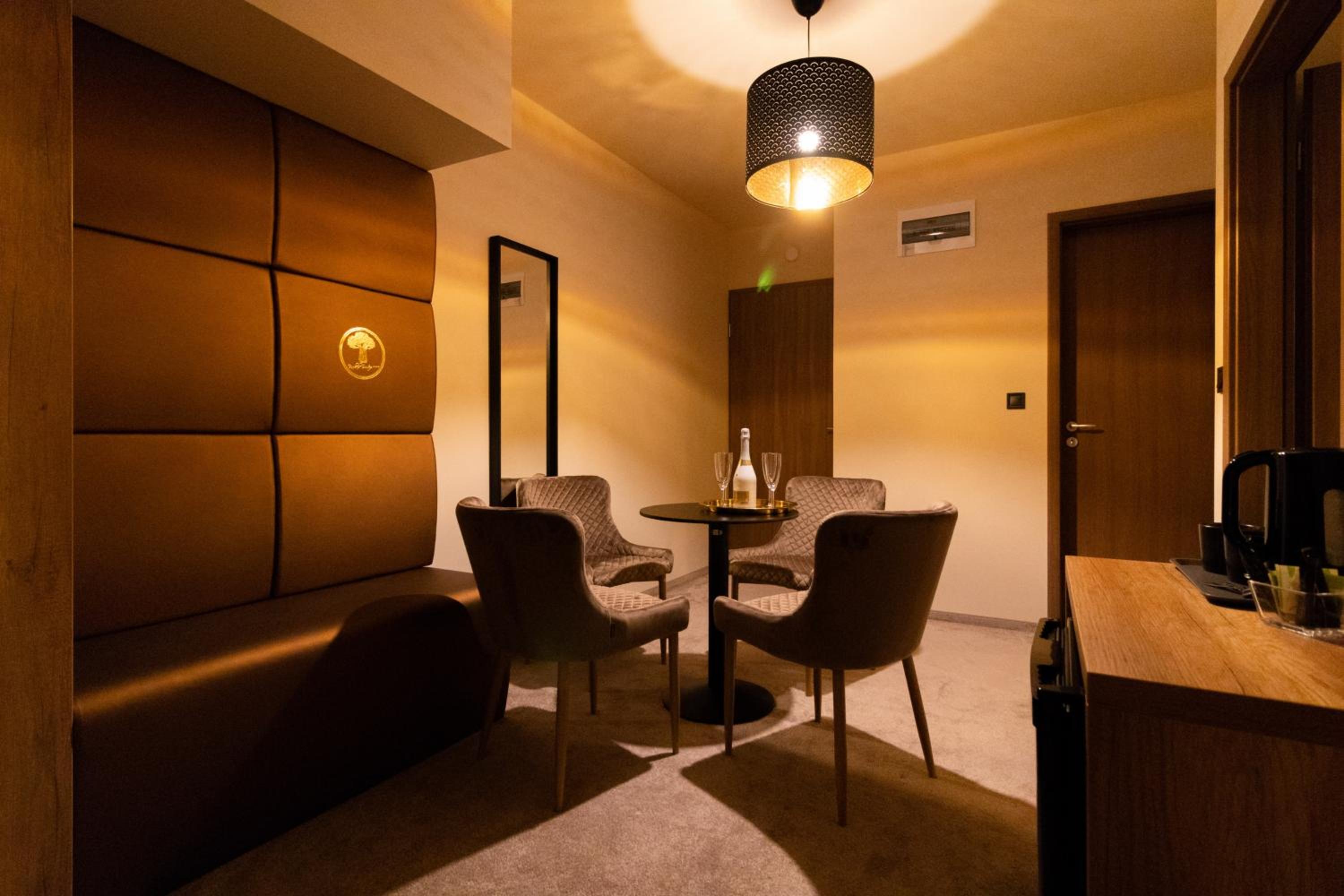 Two-Bedroom Suite - Photo 3