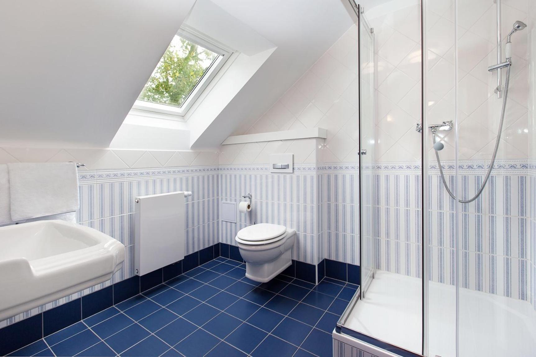 Deluxe Double Room with Shower - Photo 12
