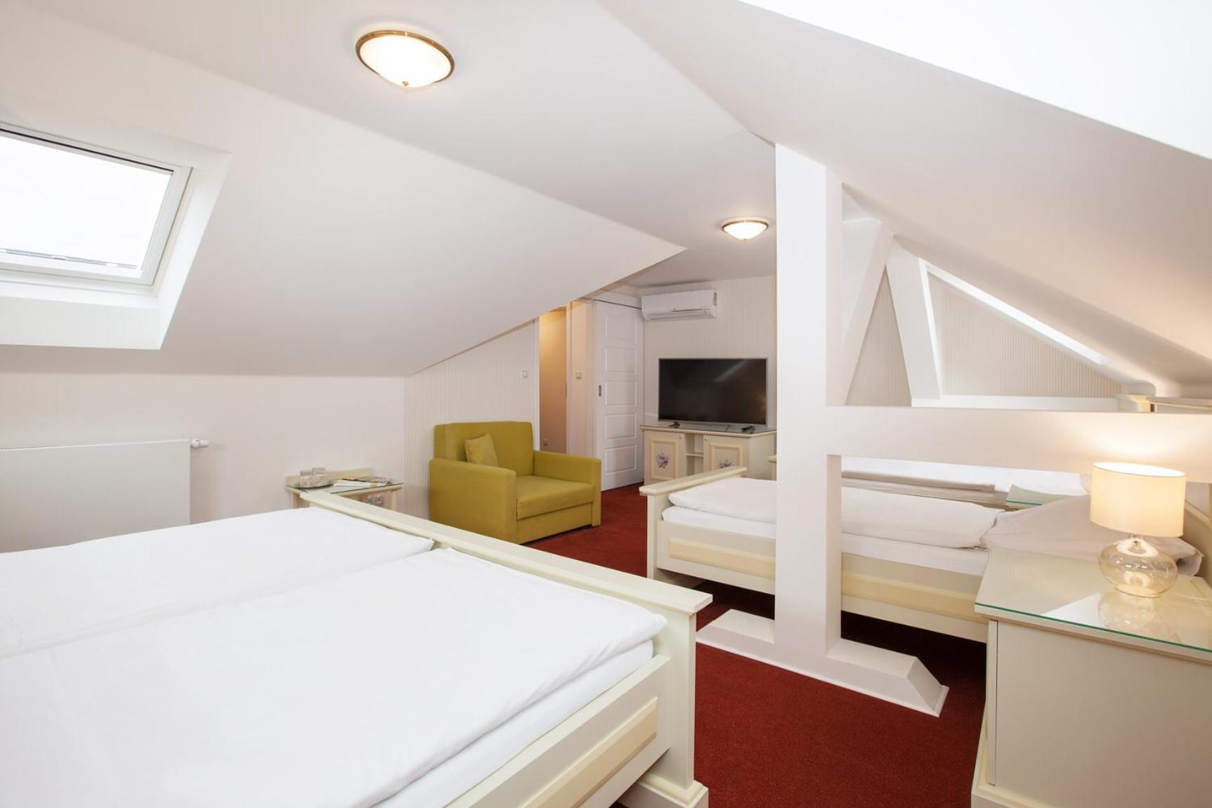 Quadruple Room - Photo 10