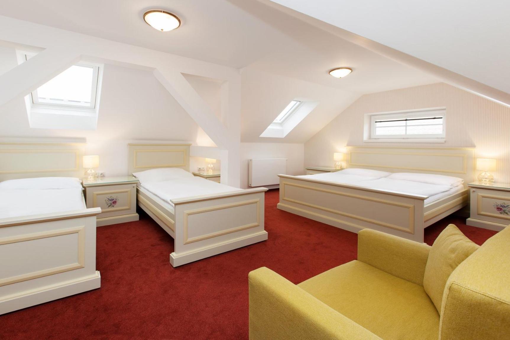 Quadruple Room - Photo 9