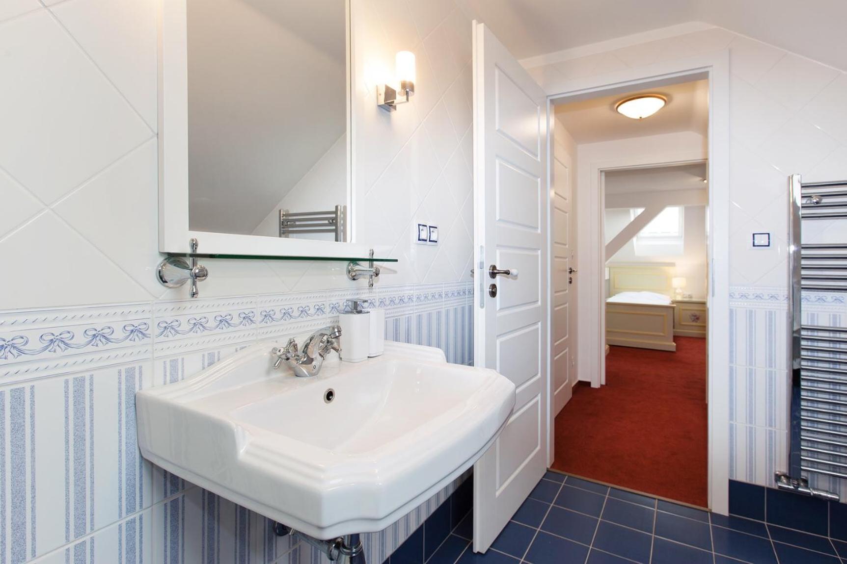 Quadruple Room - Photo 8