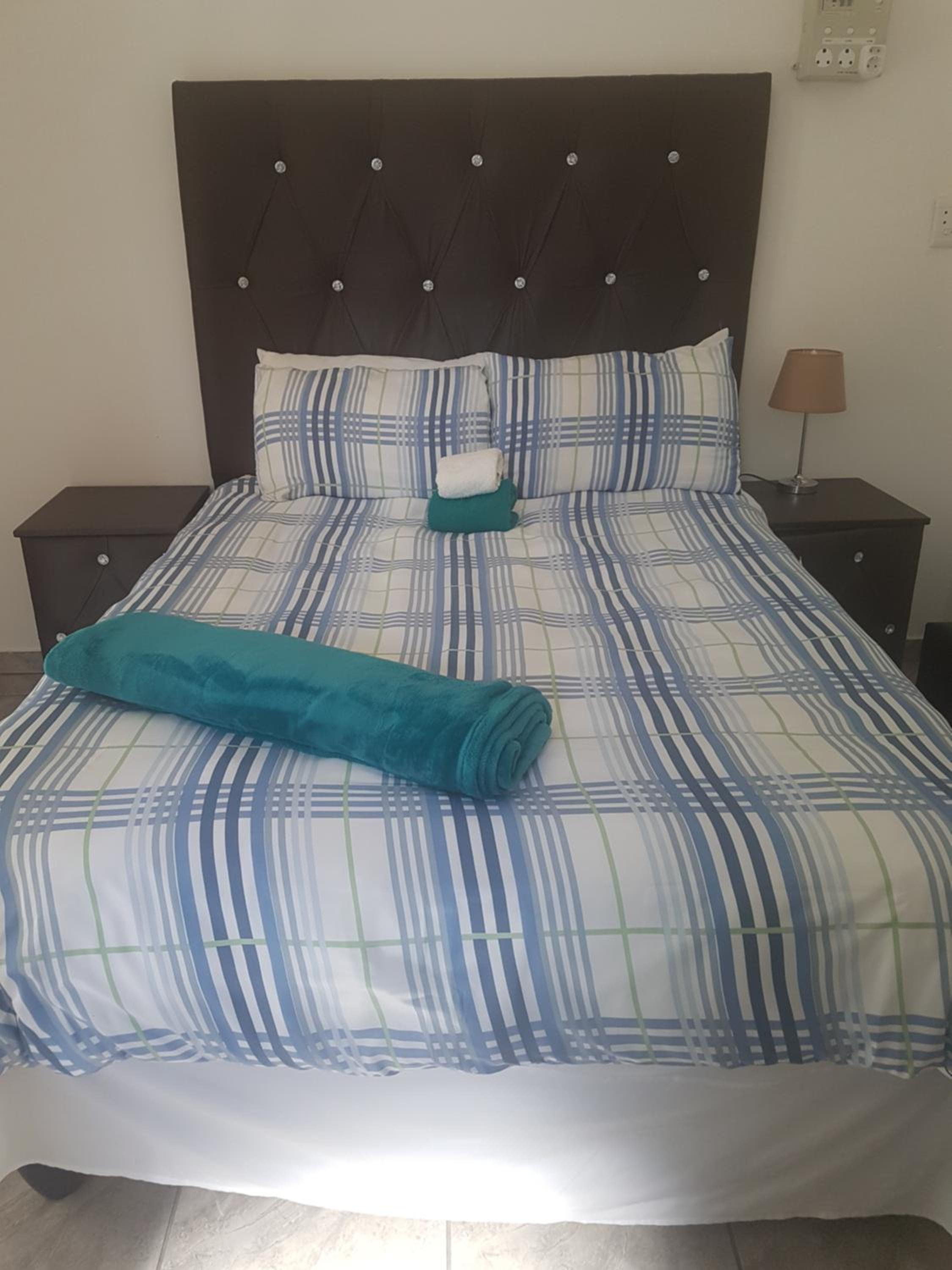 Double or Twin Room with Bathroom - Photo 8