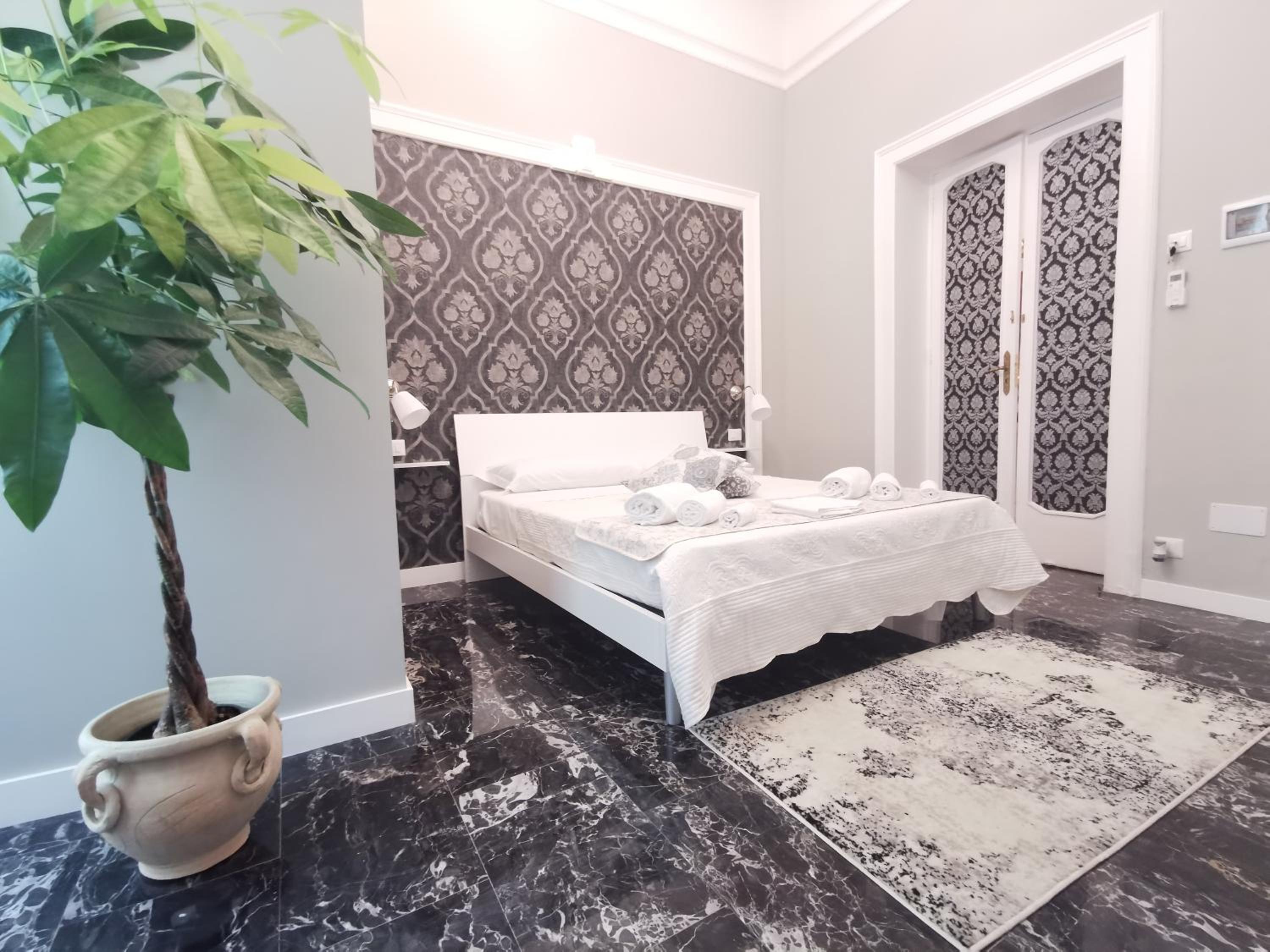 Double Room - Photo 7