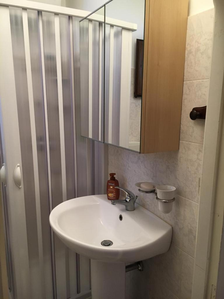 One-Bedroom House - Photo 18