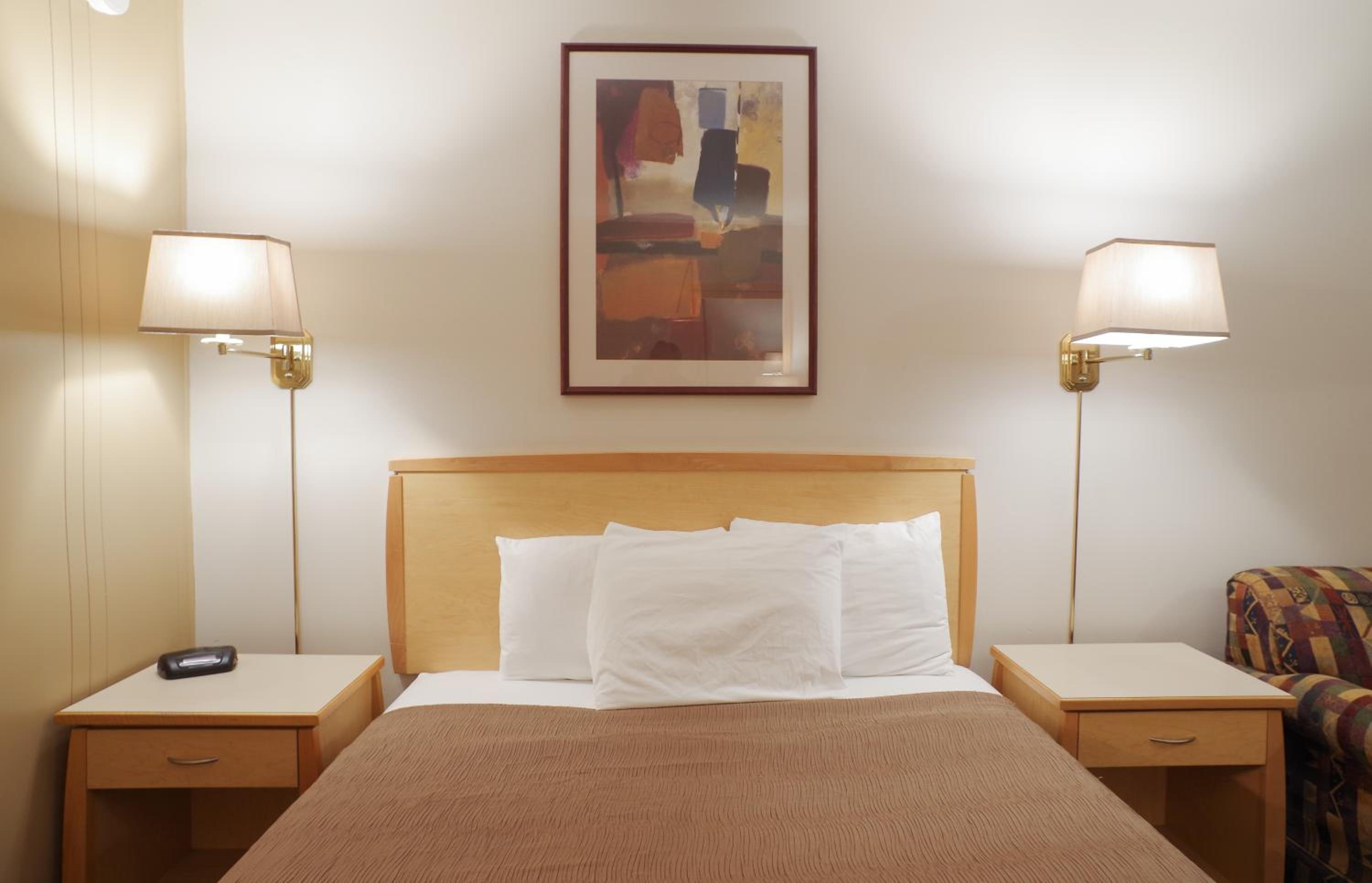 One Queen Bed Pet Friendly Non-Smoking
