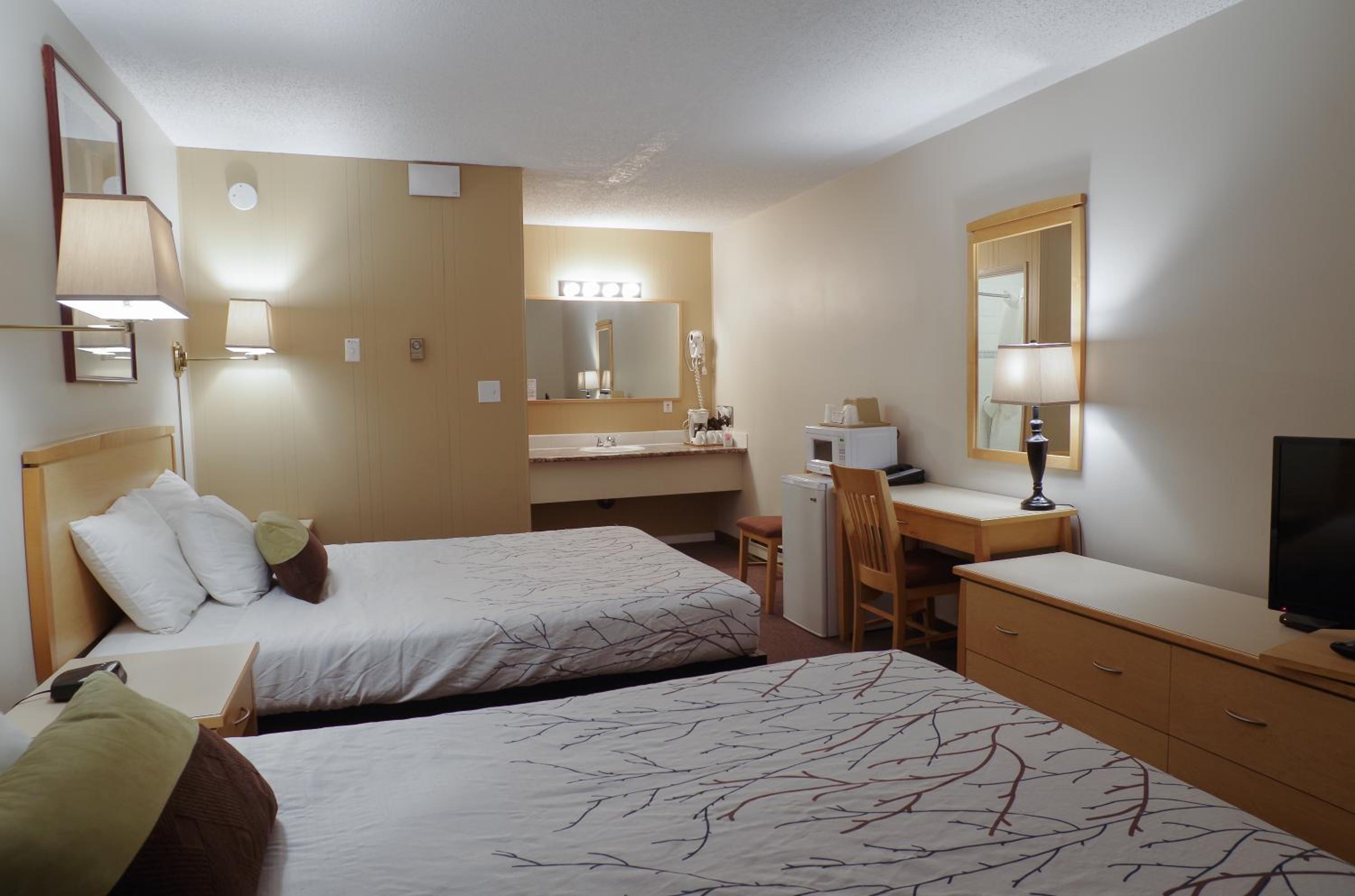 Two Queen Beds Pet Friendly Non-Smoking photo 1