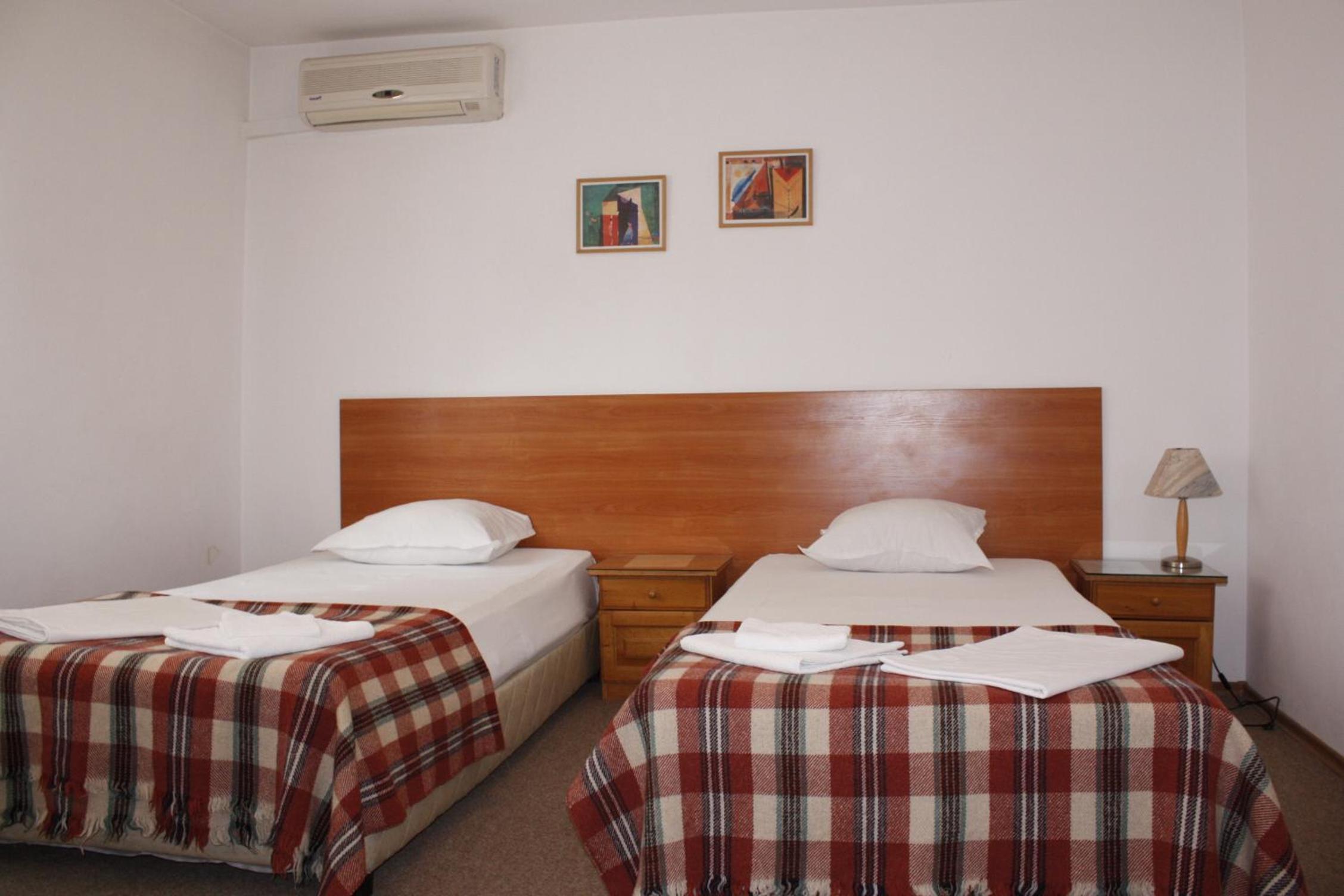 Twin Room - Photo 6