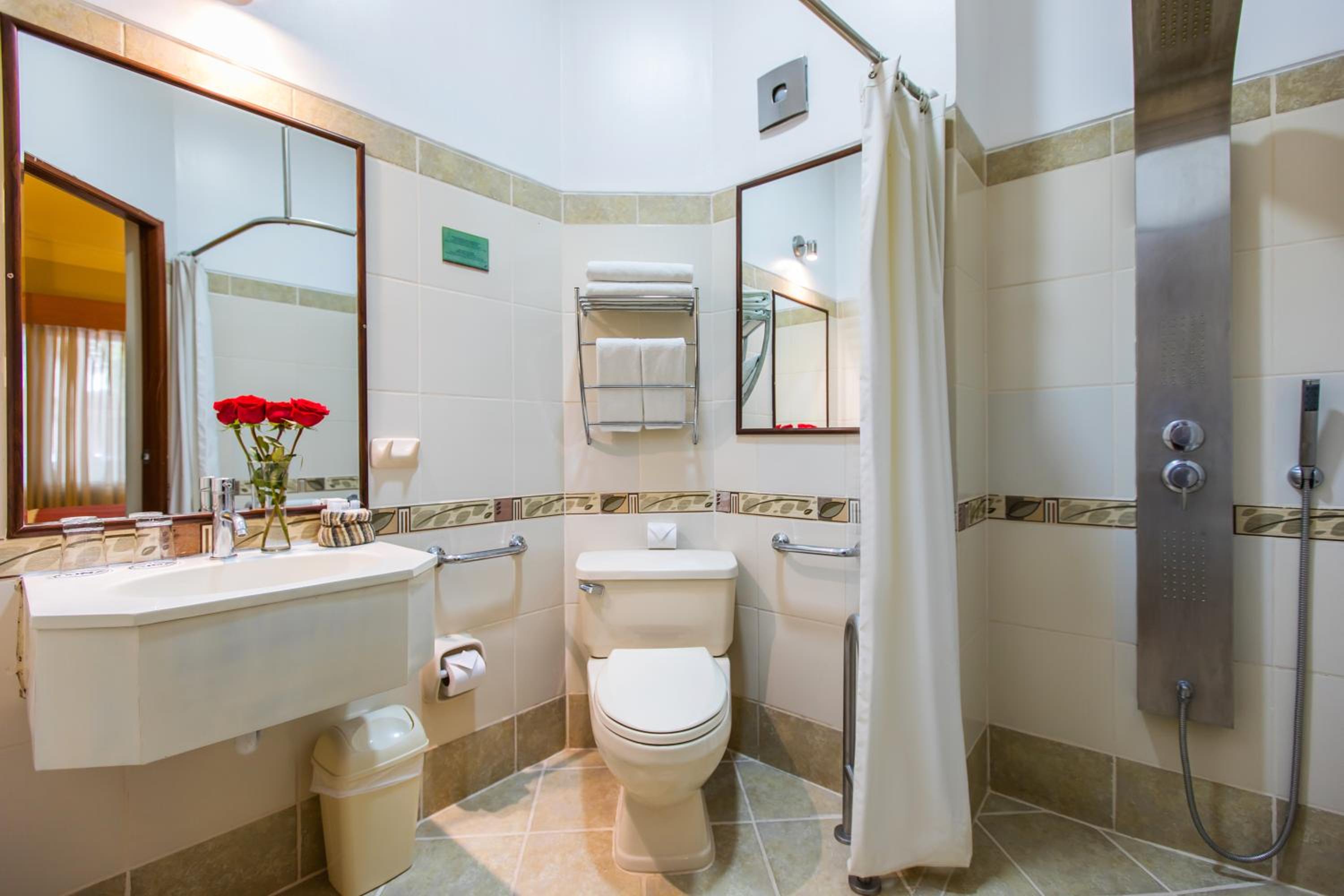 Standard King Room with One King Size Bed - Photo 3