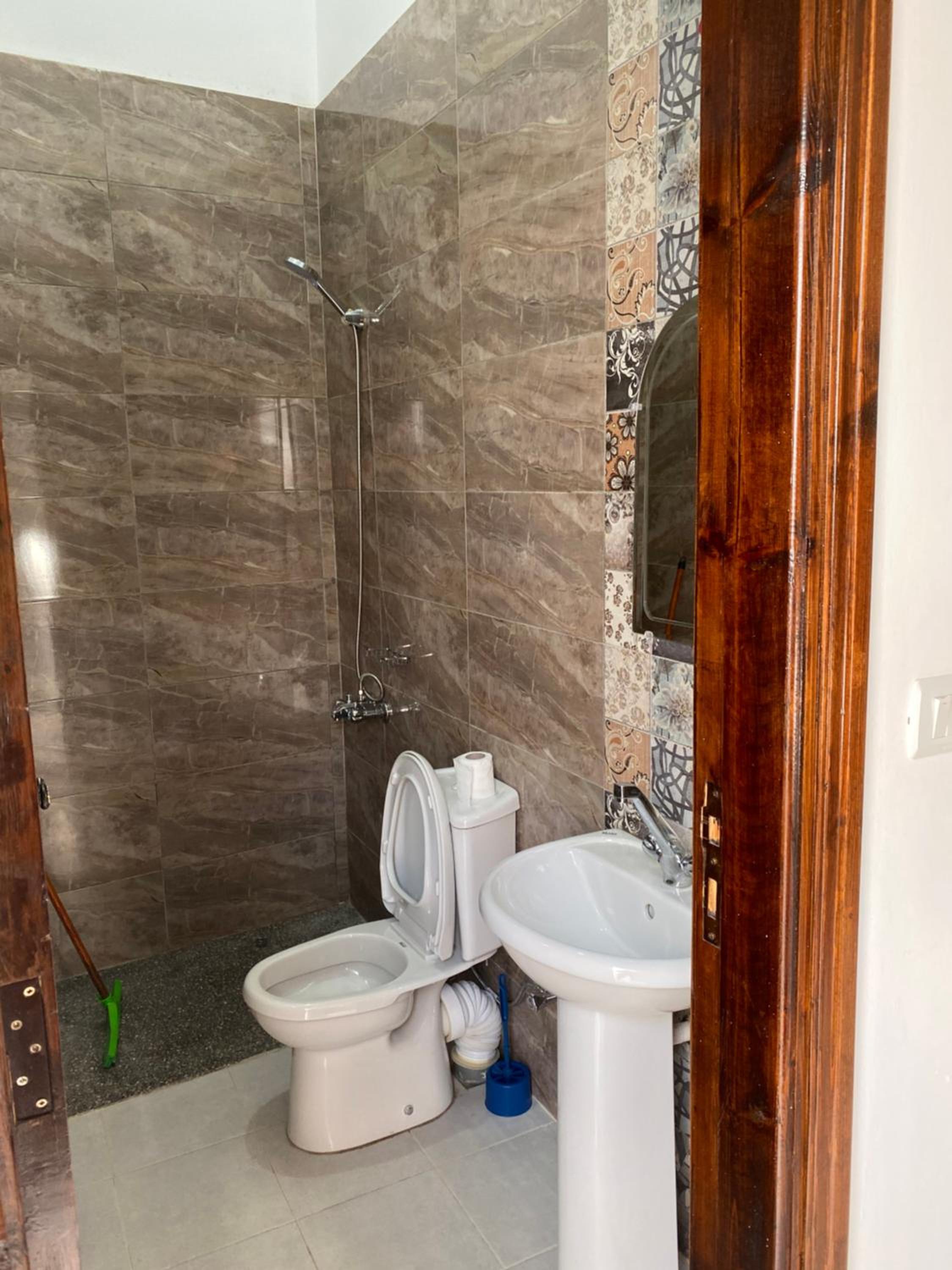 Standard Double or Twin Room - Photo 10