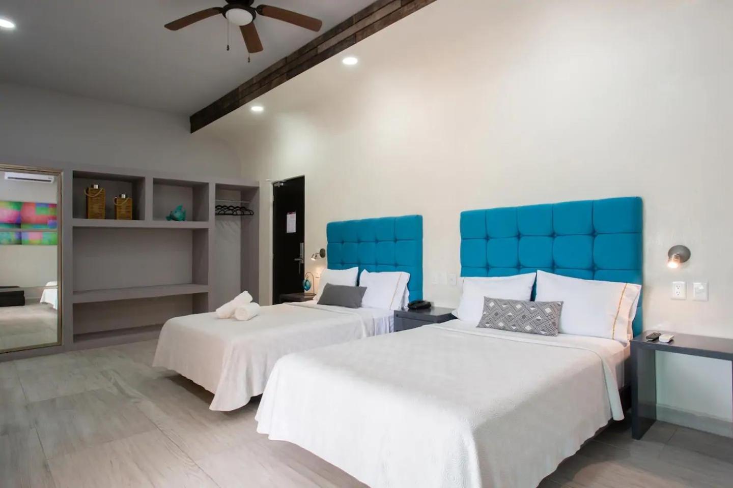 Double Room with Balcony - Photo 4