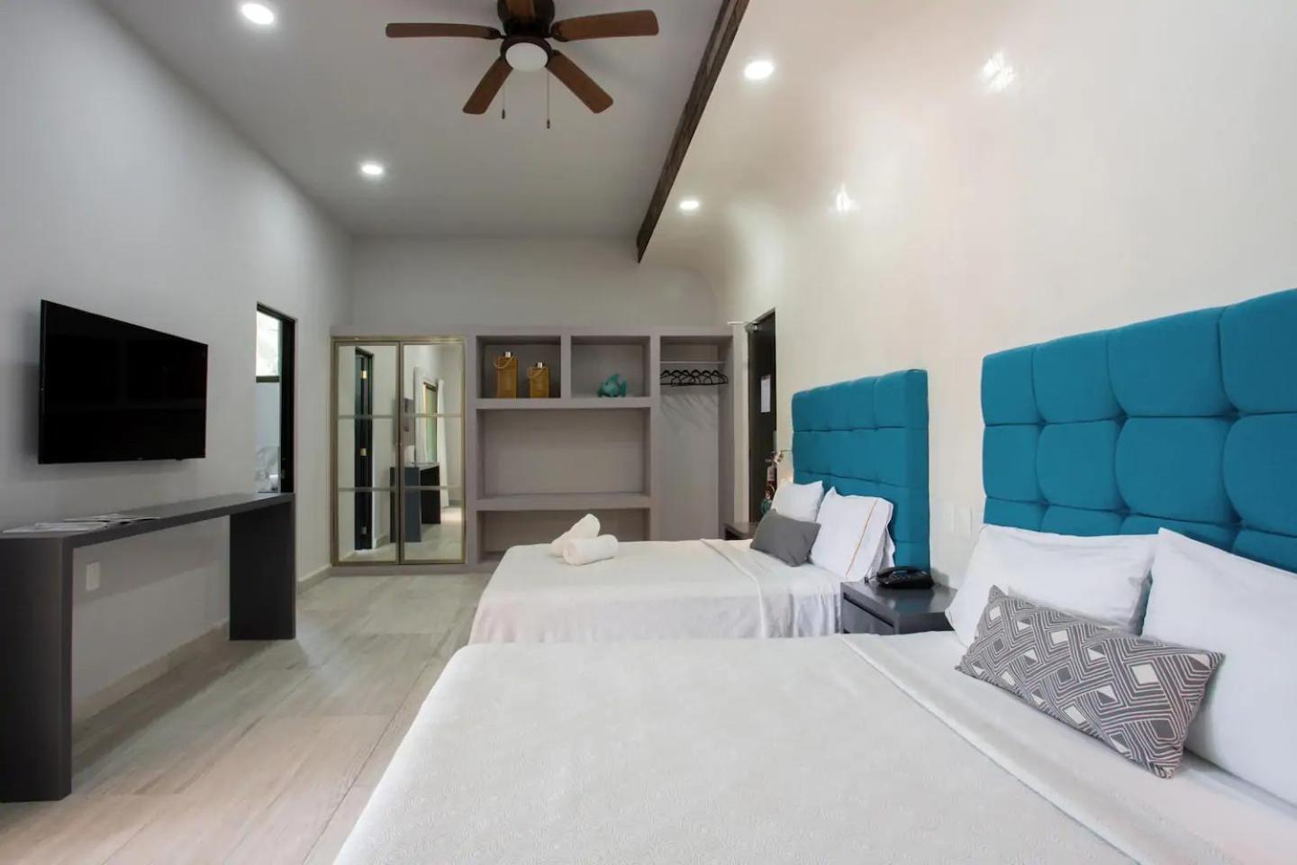 Double Room with Balcony - Photo 3