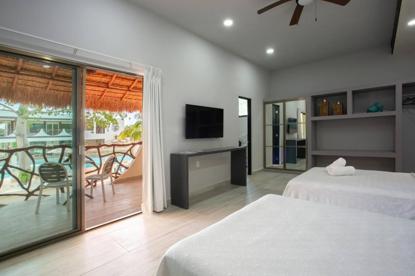Double Room with Balcony - Photo 1