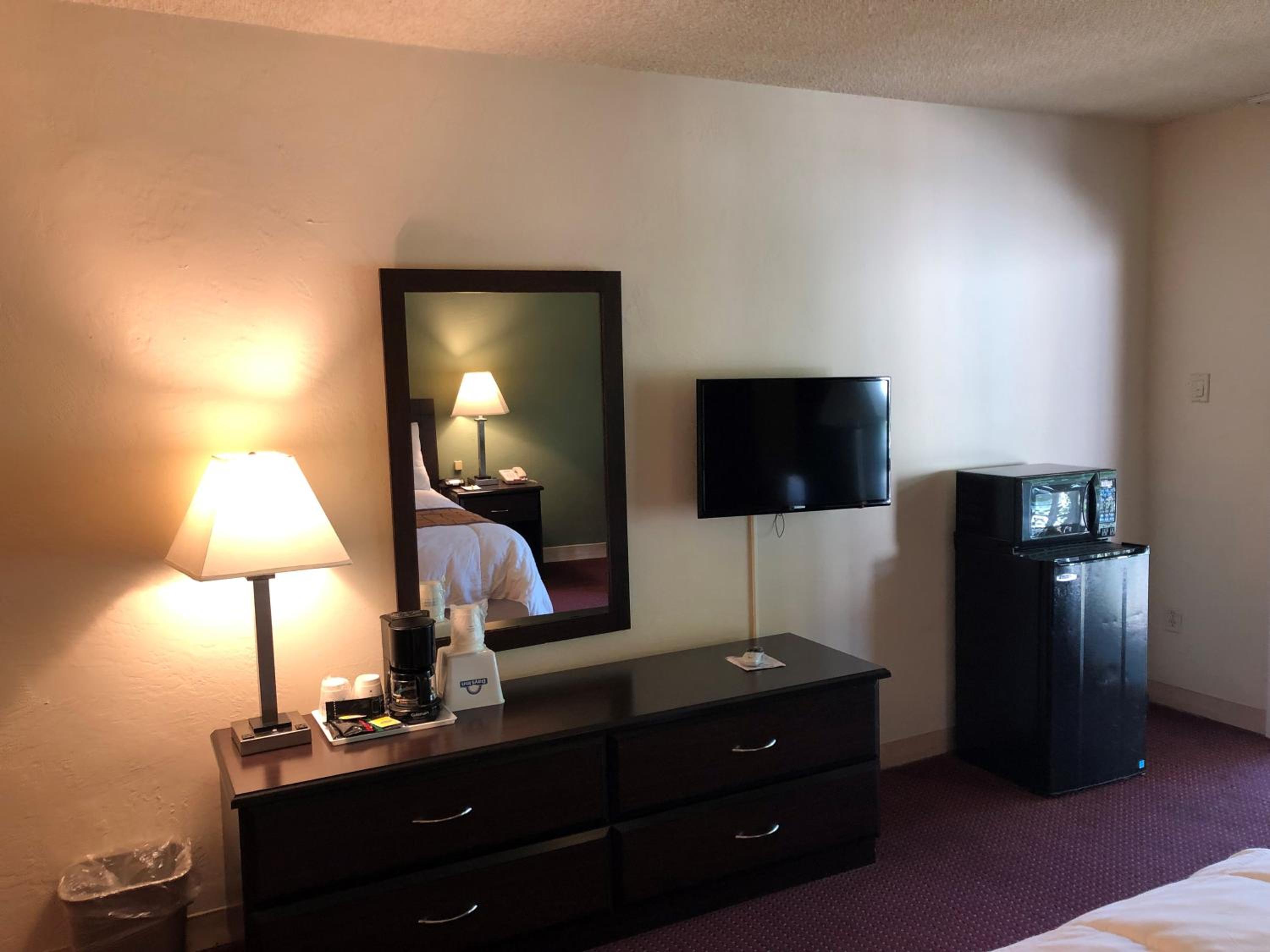 Queen Room - Non-Smoking - Photo 2