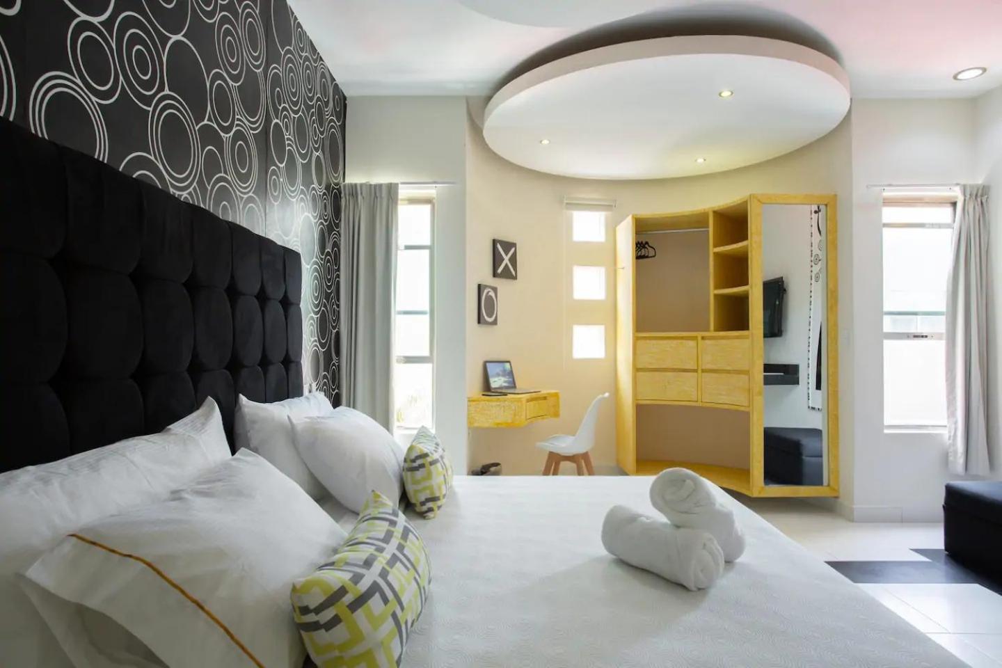 Suite - Photo 10