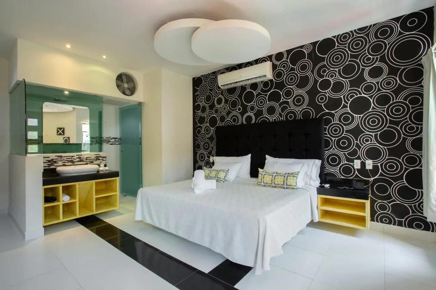 Suite - Photo 9