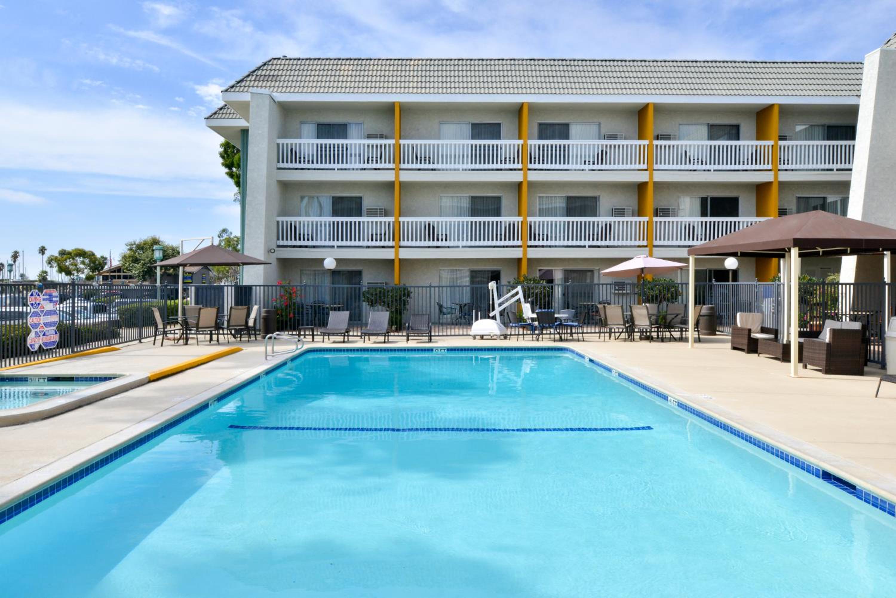 King Room with Pool View - Photo 3