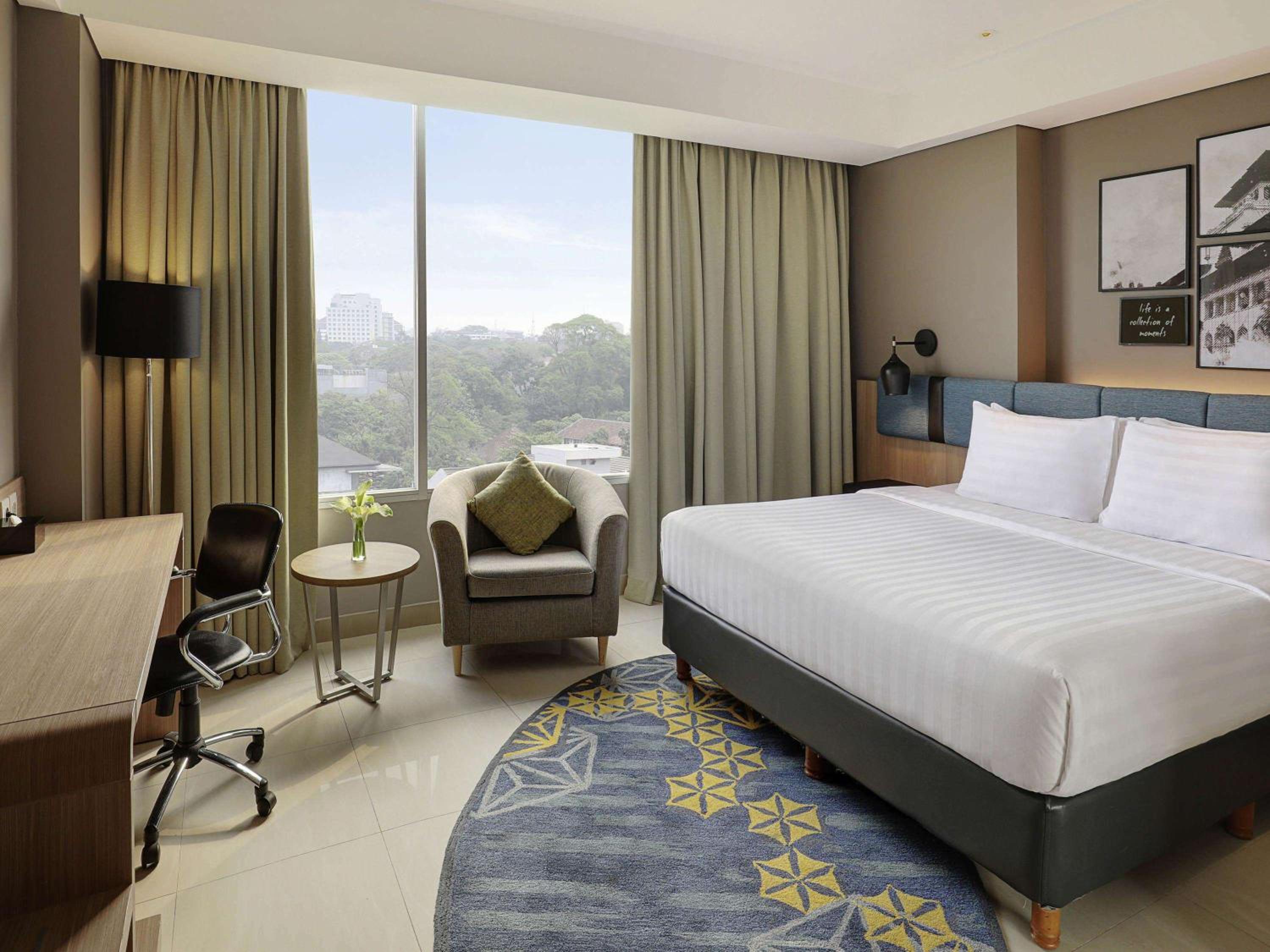Deluxe King Room photo 1