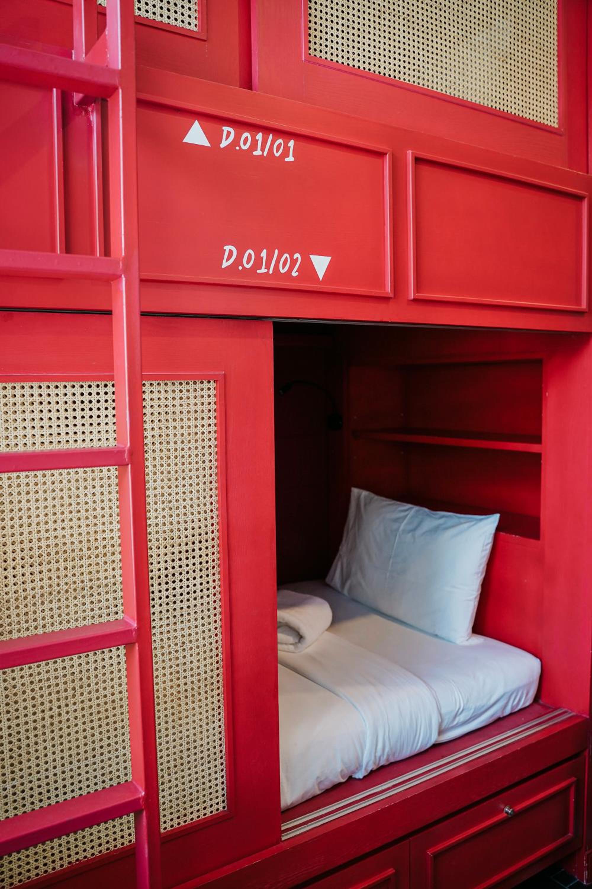 Bed in 6-Bed Female Dormitory Room photo 2