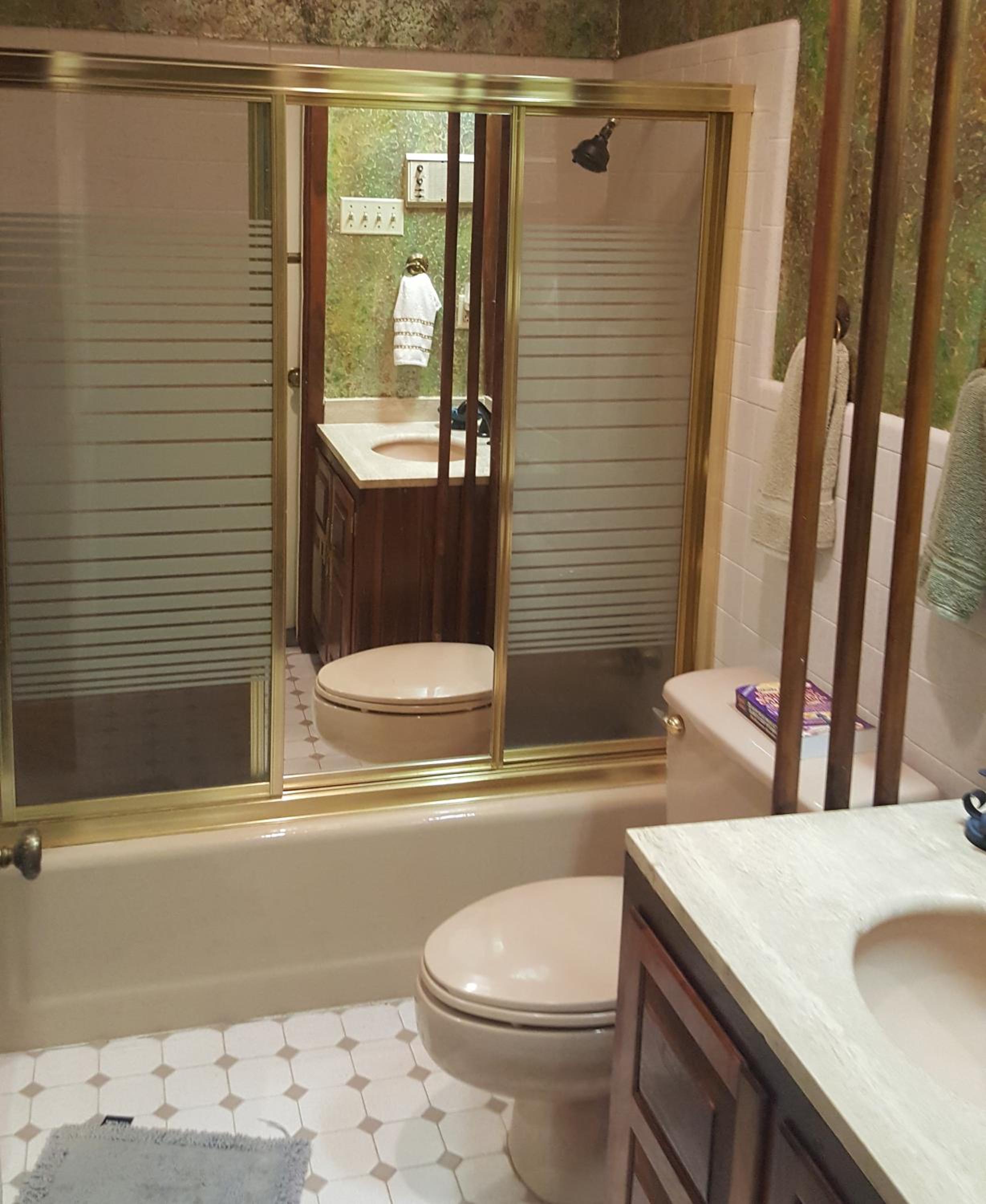 Queen Room photo 1