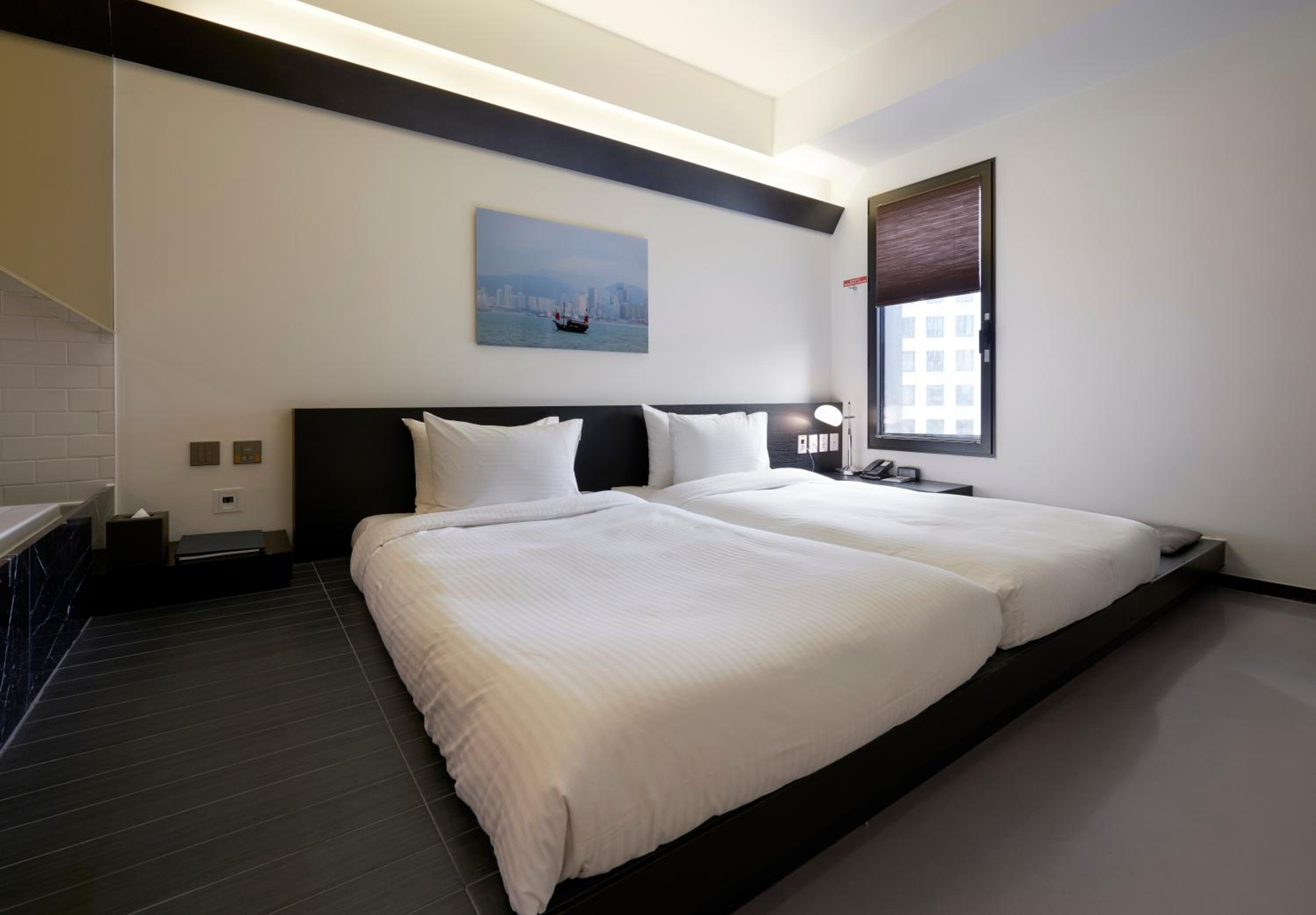 Standard Latex Twin Room
