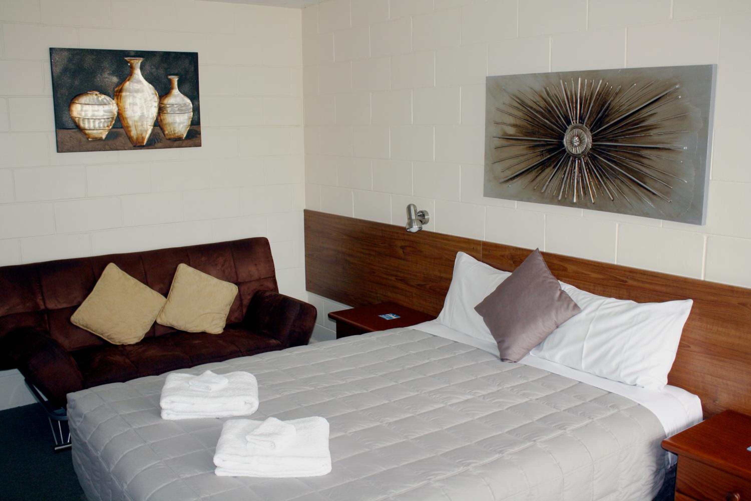 Double Room with Queen Bed