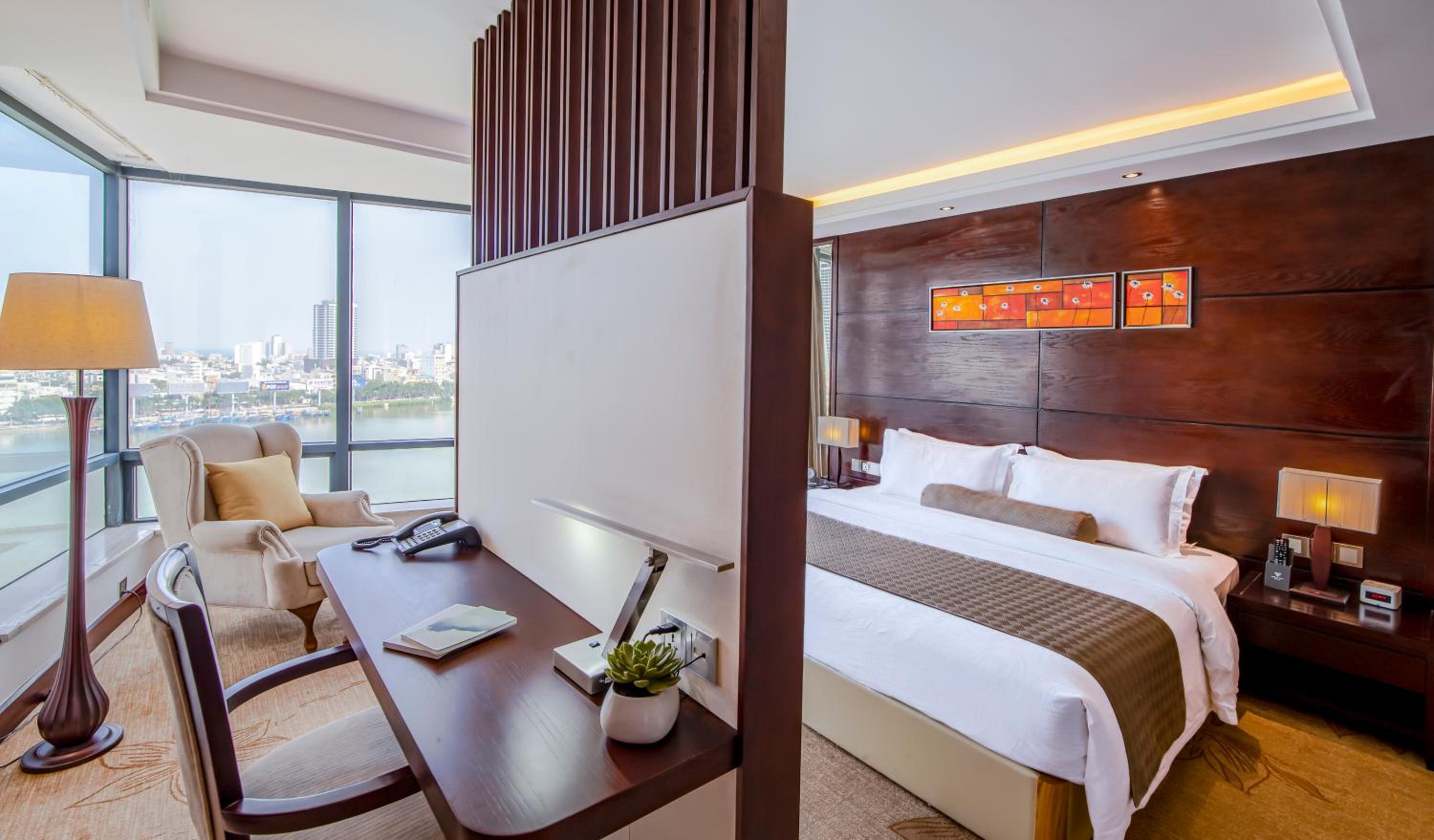 Grand Suite River View Double Room - One-way airport transfer & Afternoon Tea Included Once Per Stay - Photo 9