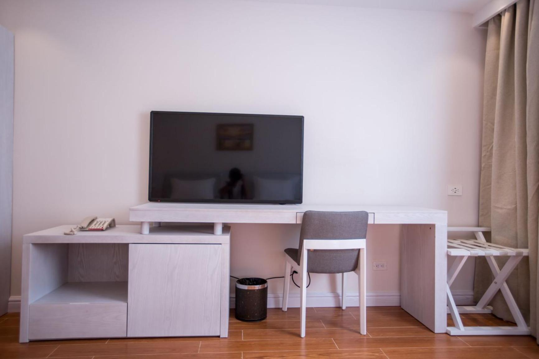 Deluxe Double Room (2 Adults + 1 Child)