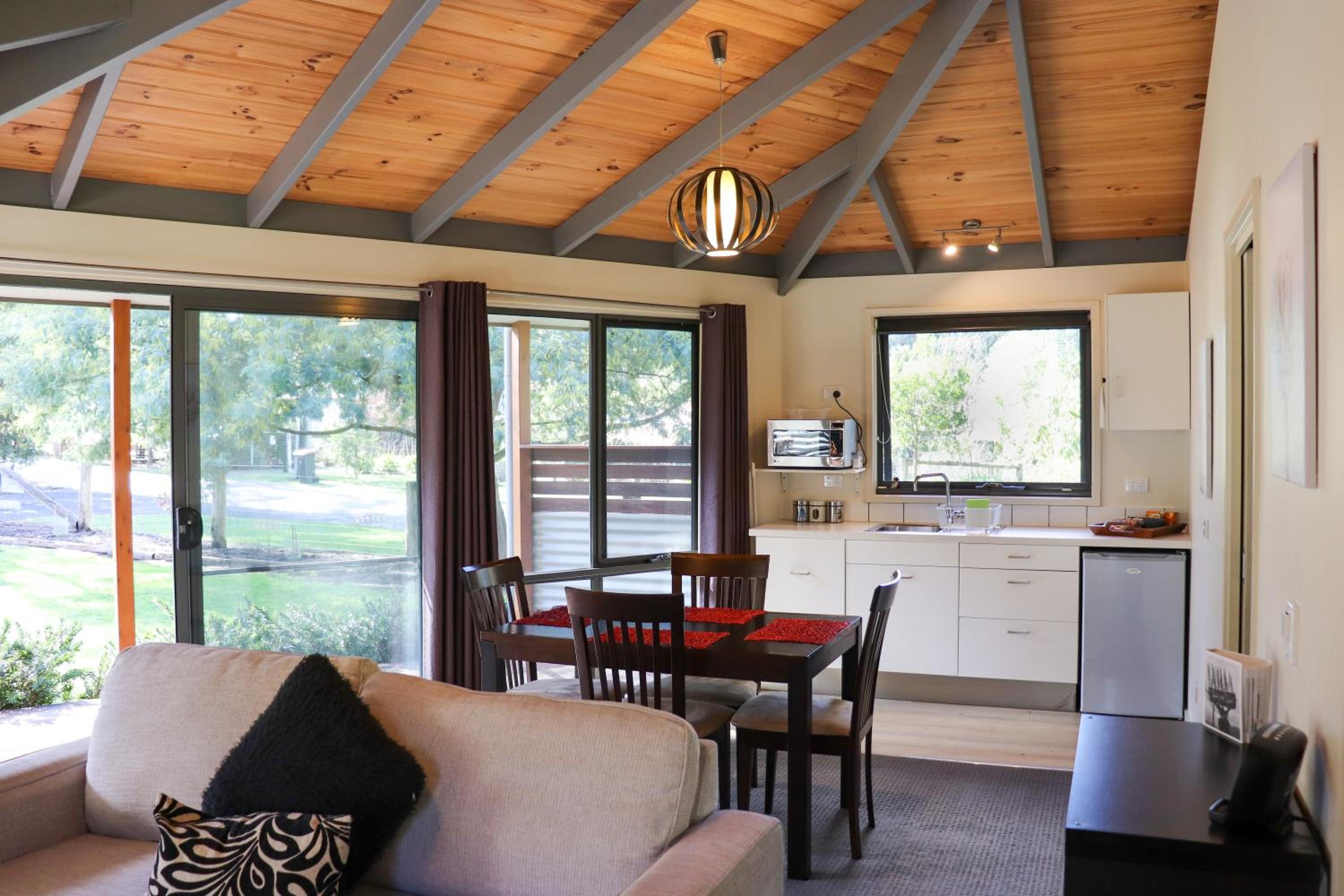 Queen Suite - Photo 2