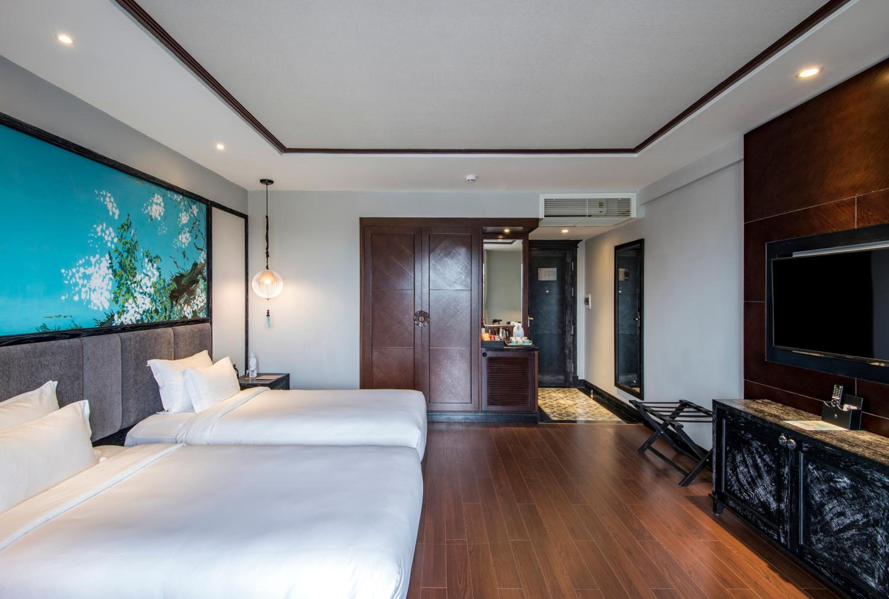  Junior Suite with Balcony photo 3