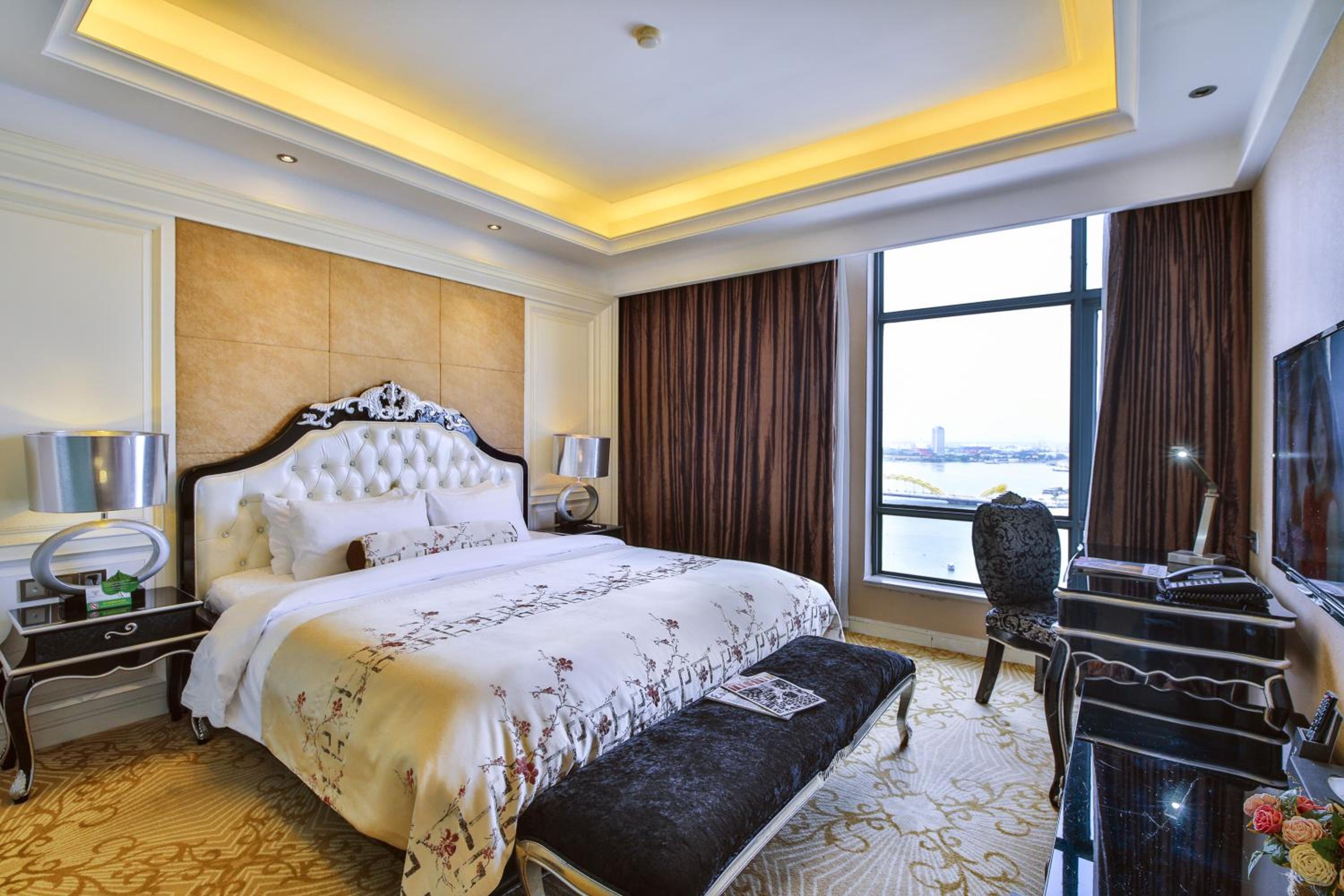 Two-Bedroom Apartment - One-way airport transfer & Afternoon Tea Included Once Per Stay - Photo 3