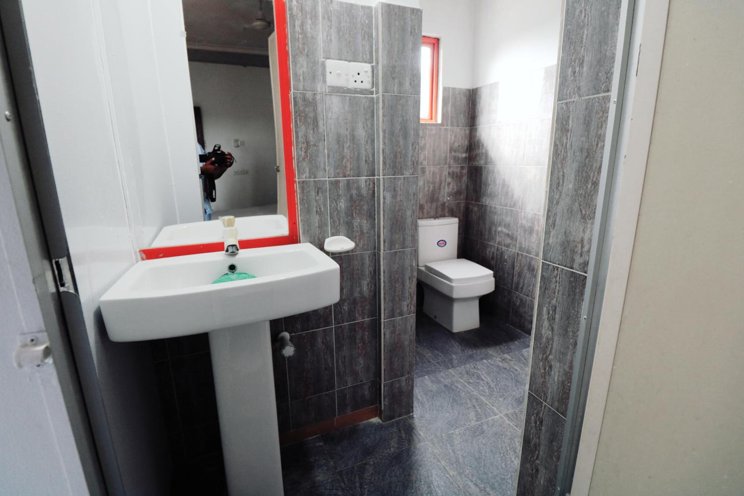 Standard Twin Room with Shared Bathroom photo 2
