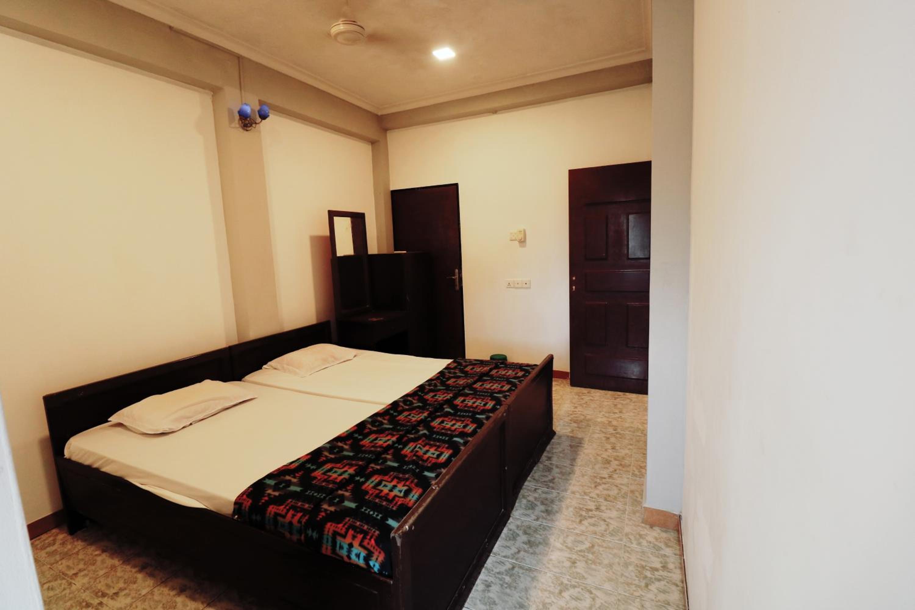 Standard Twin Room with Shared Bathroom photo 3