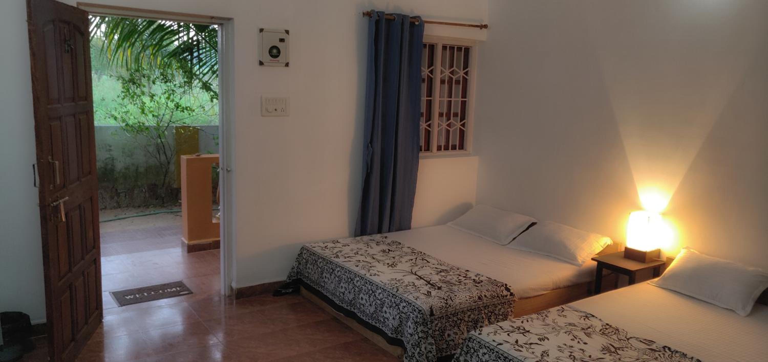 Standard Double or Twin Room with Balcony - Photo 10
