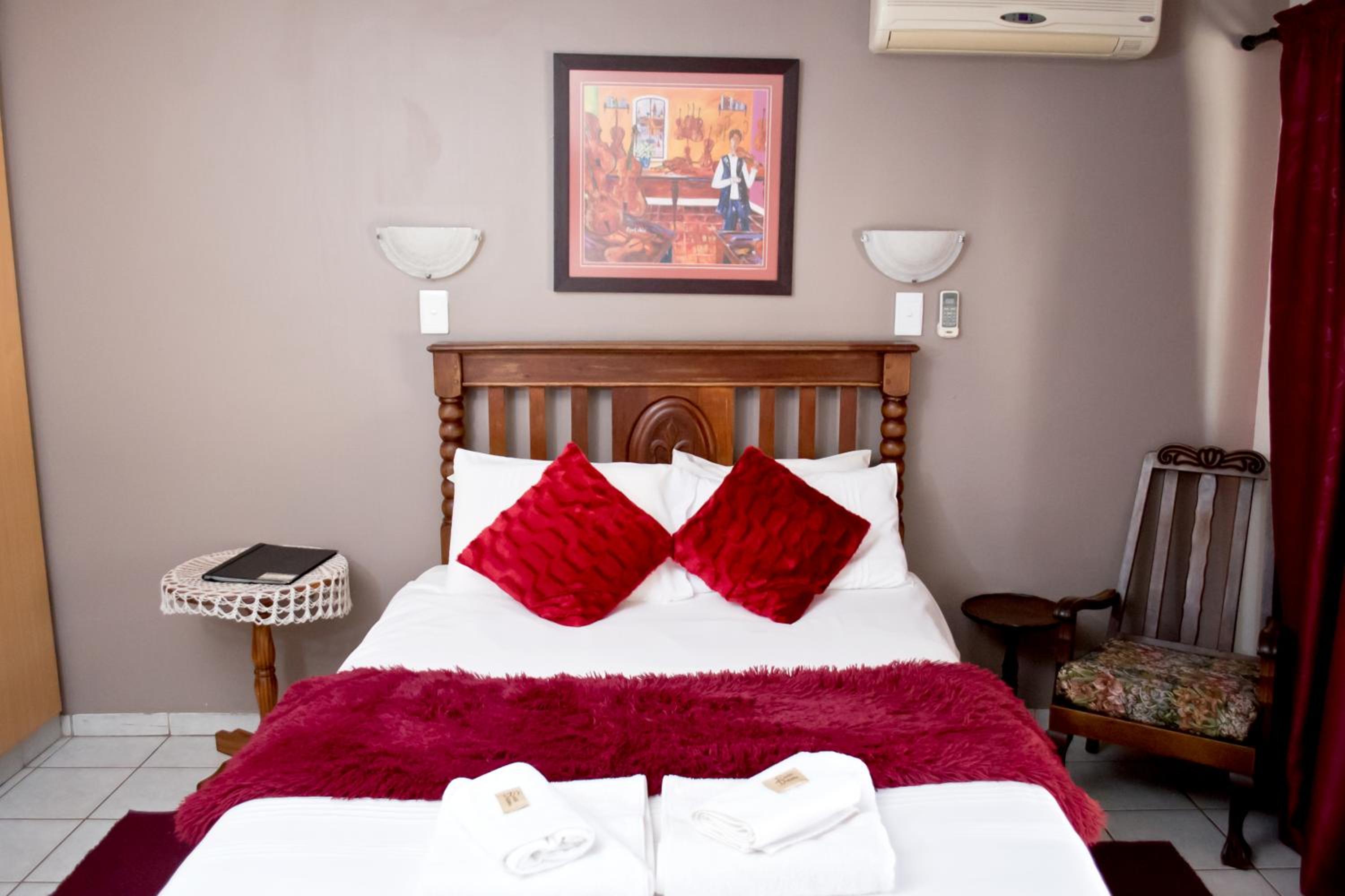 Double Room - Photo 18