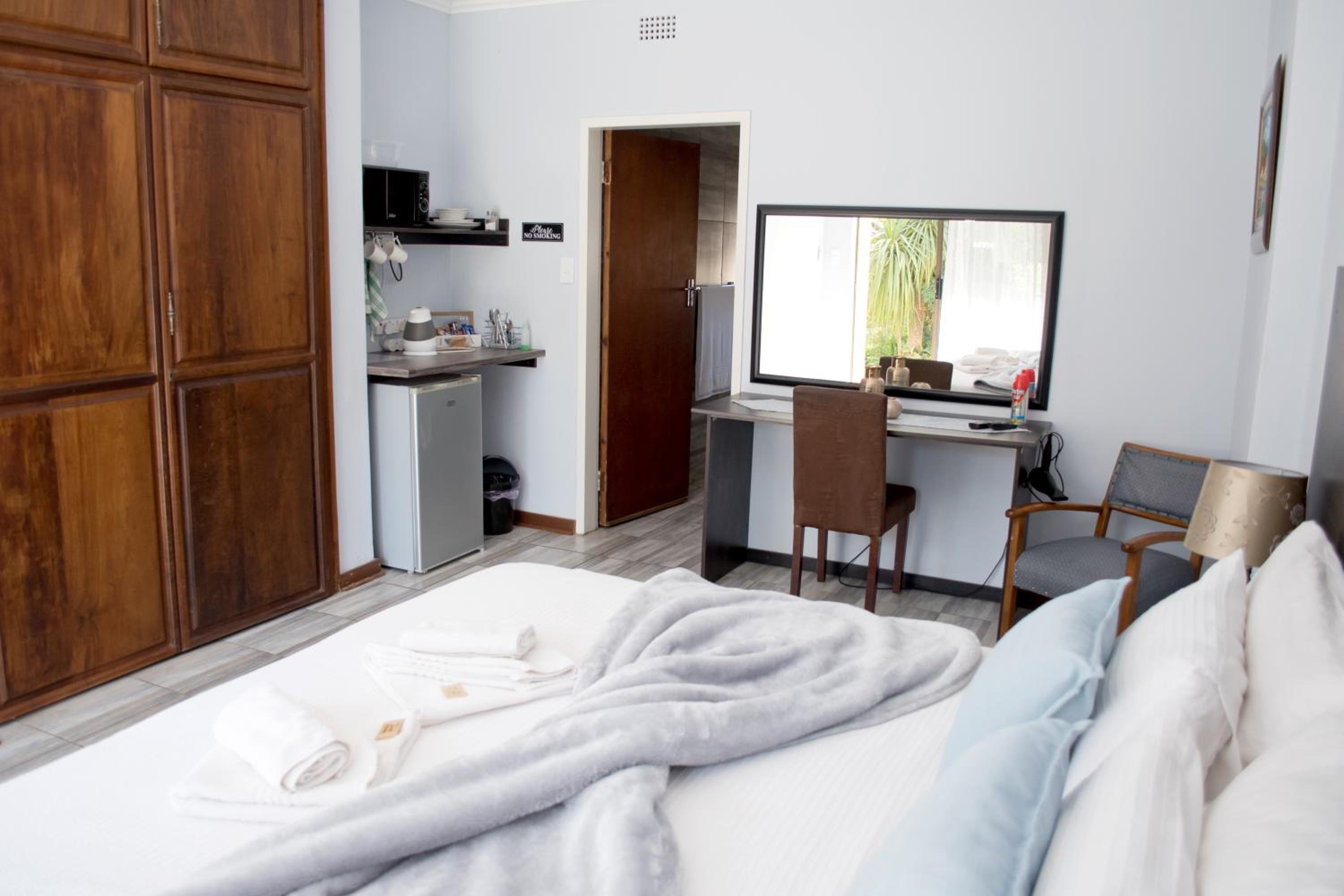 Deluxe Double or Twin Room - Photo 3