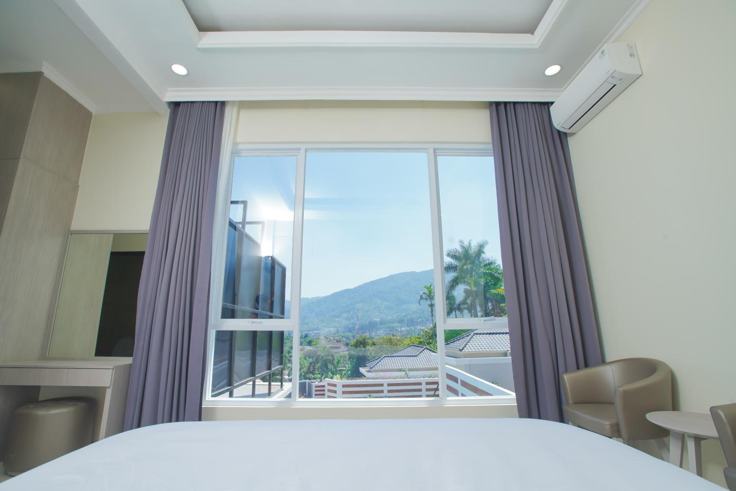Three-Bedroom Villa - Photo 16