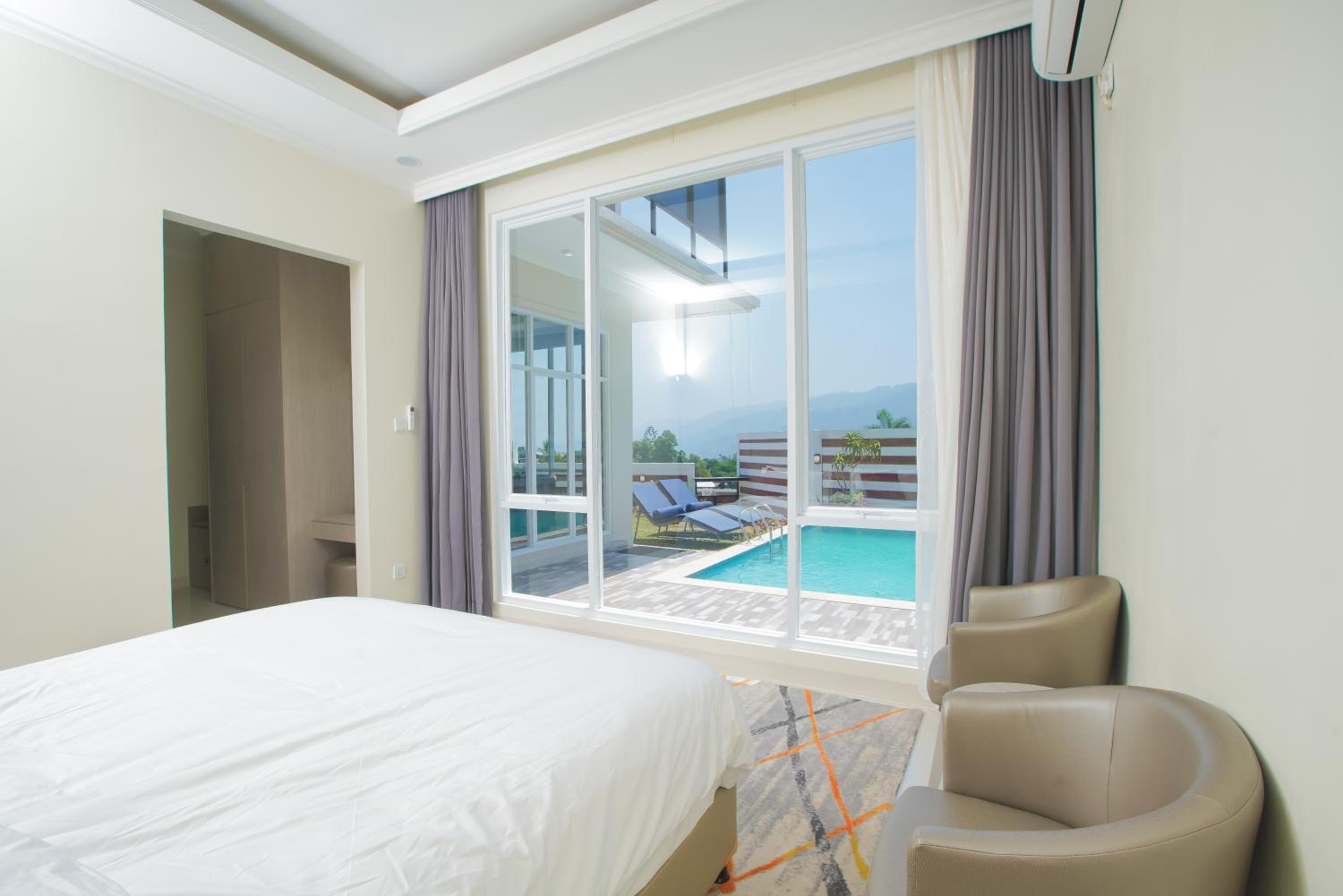 Three-Bedroom Villa - Photo 15