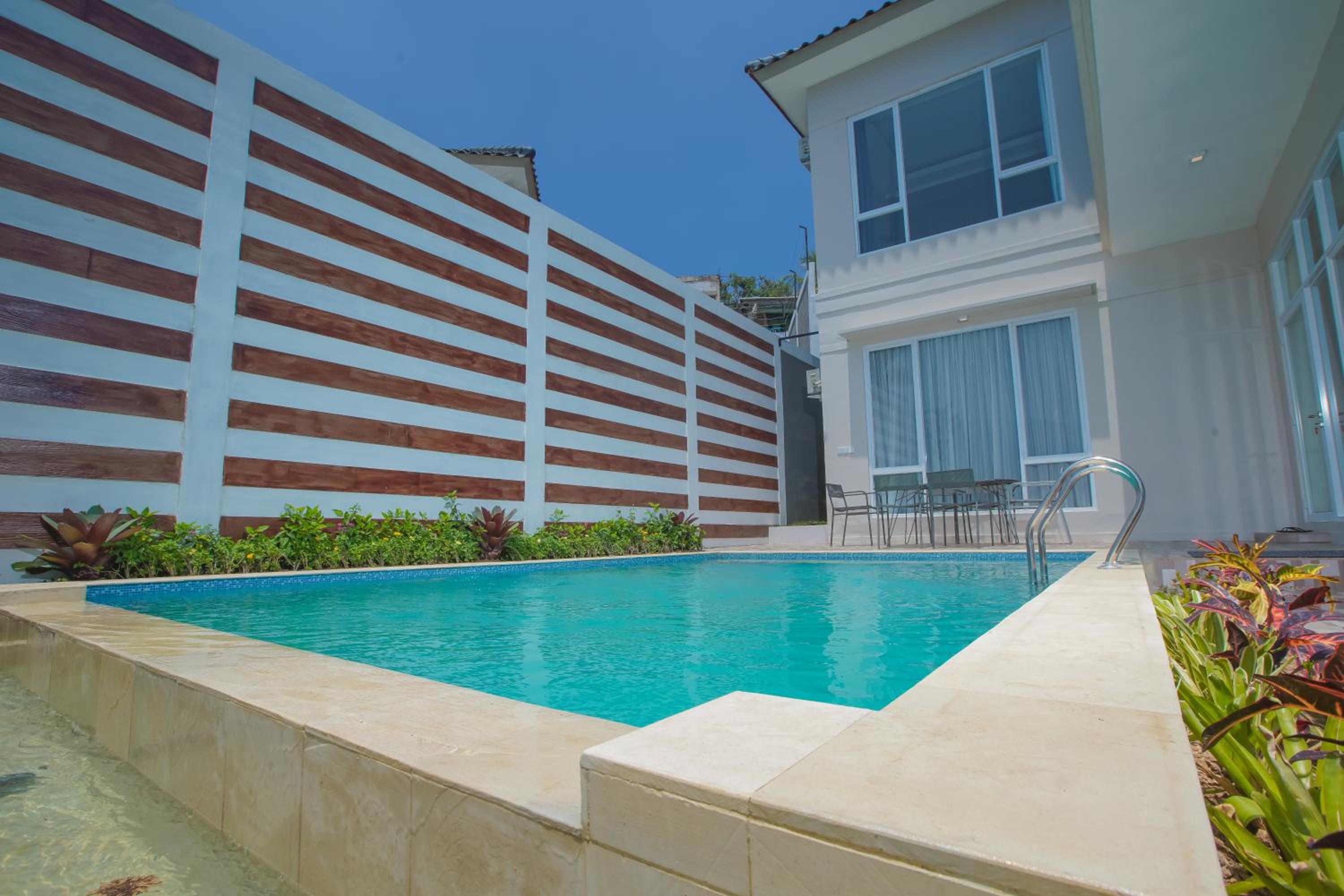 Three-Bedroom Villa - Photo 5