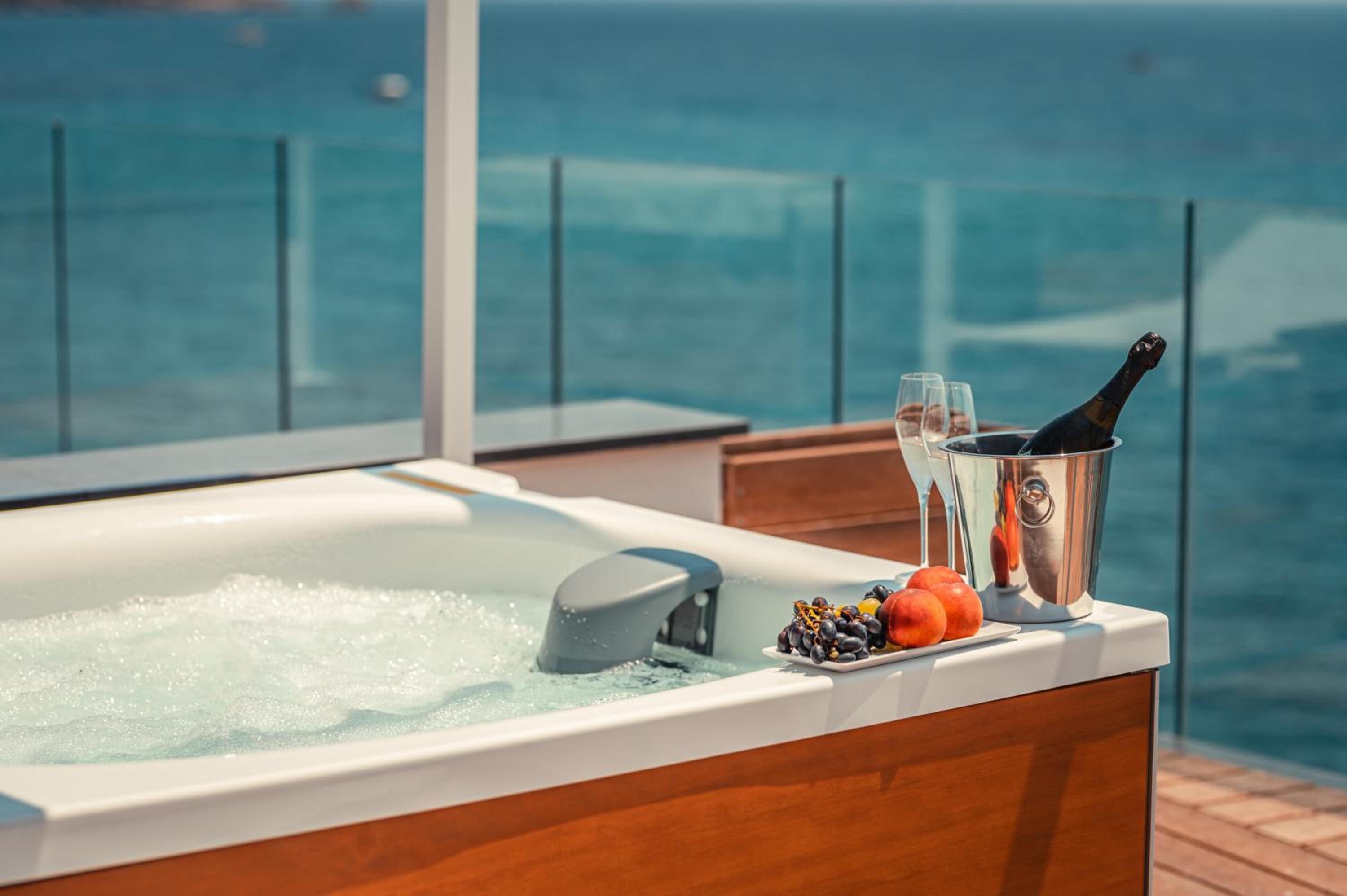 Junior Suite with Sea View - Photo 6