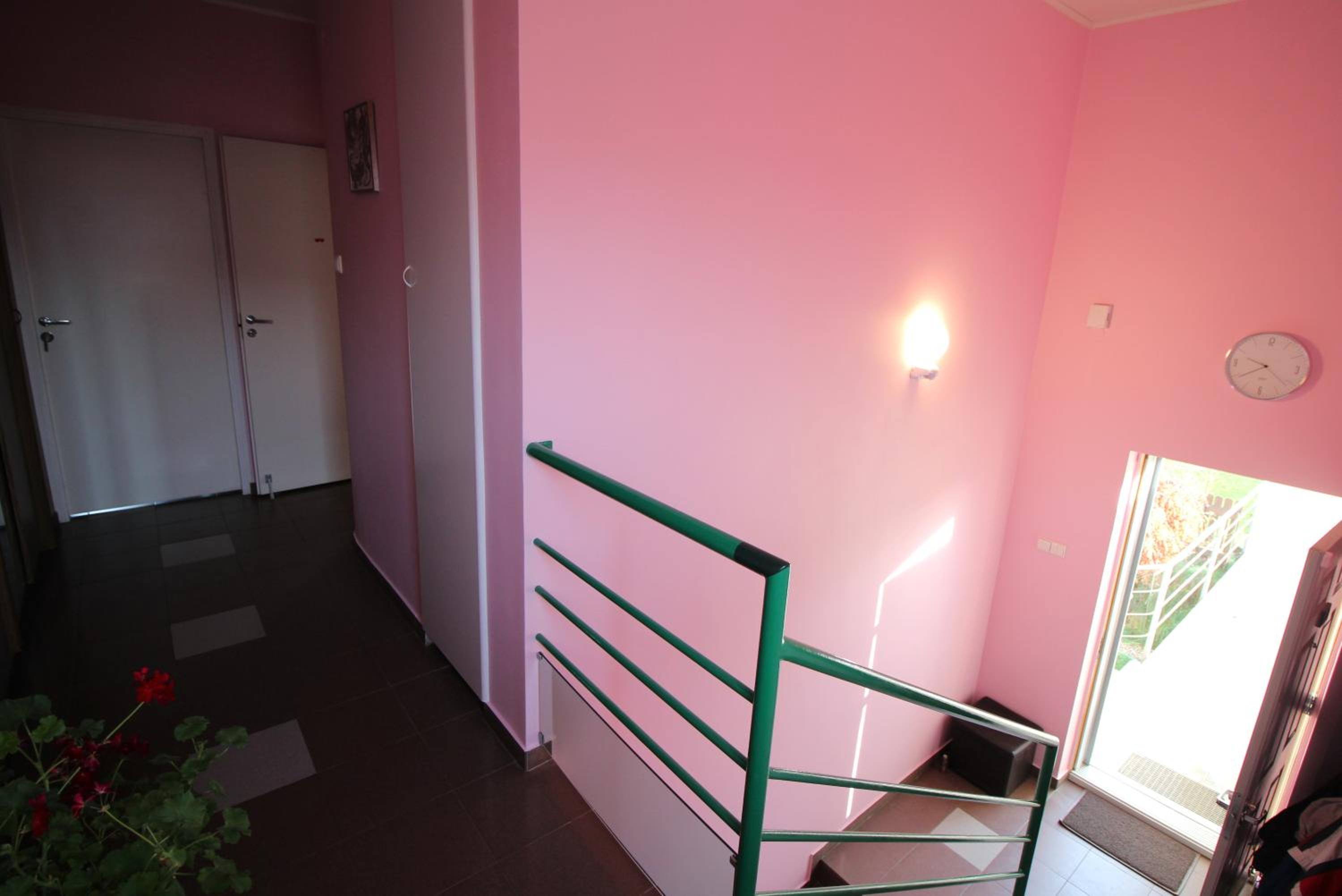 One-Bedroom Apartment - Photo 1