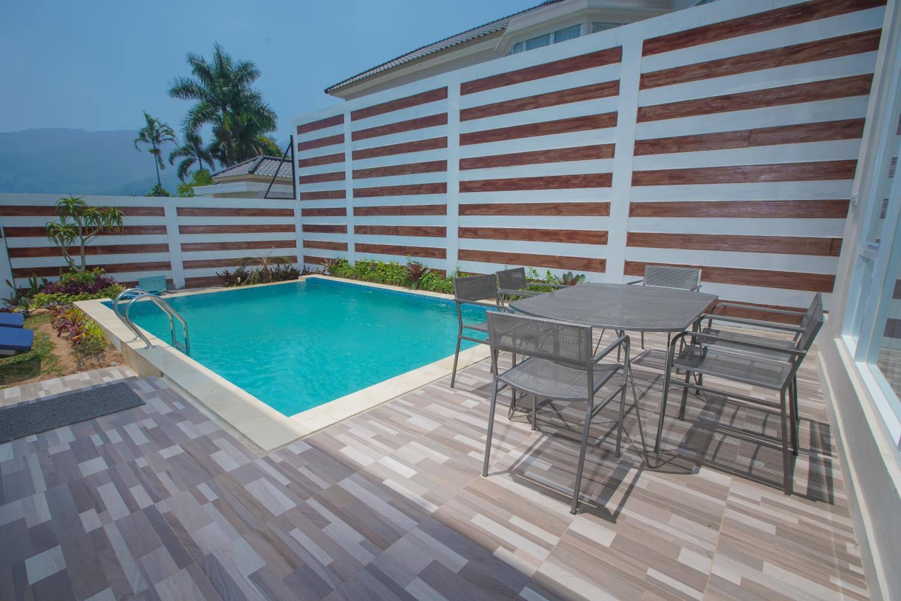 Three-Bedroom Villa - Photo 3