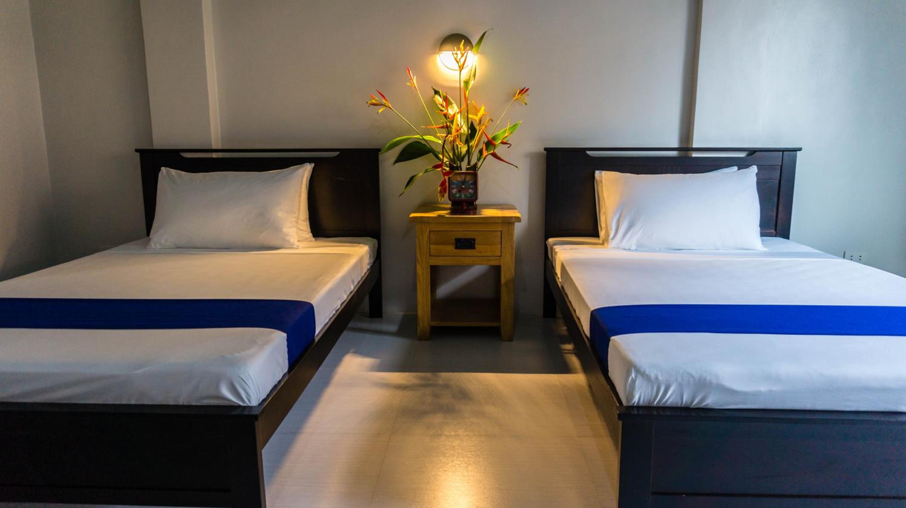 Standard Twin Room - Photo 4