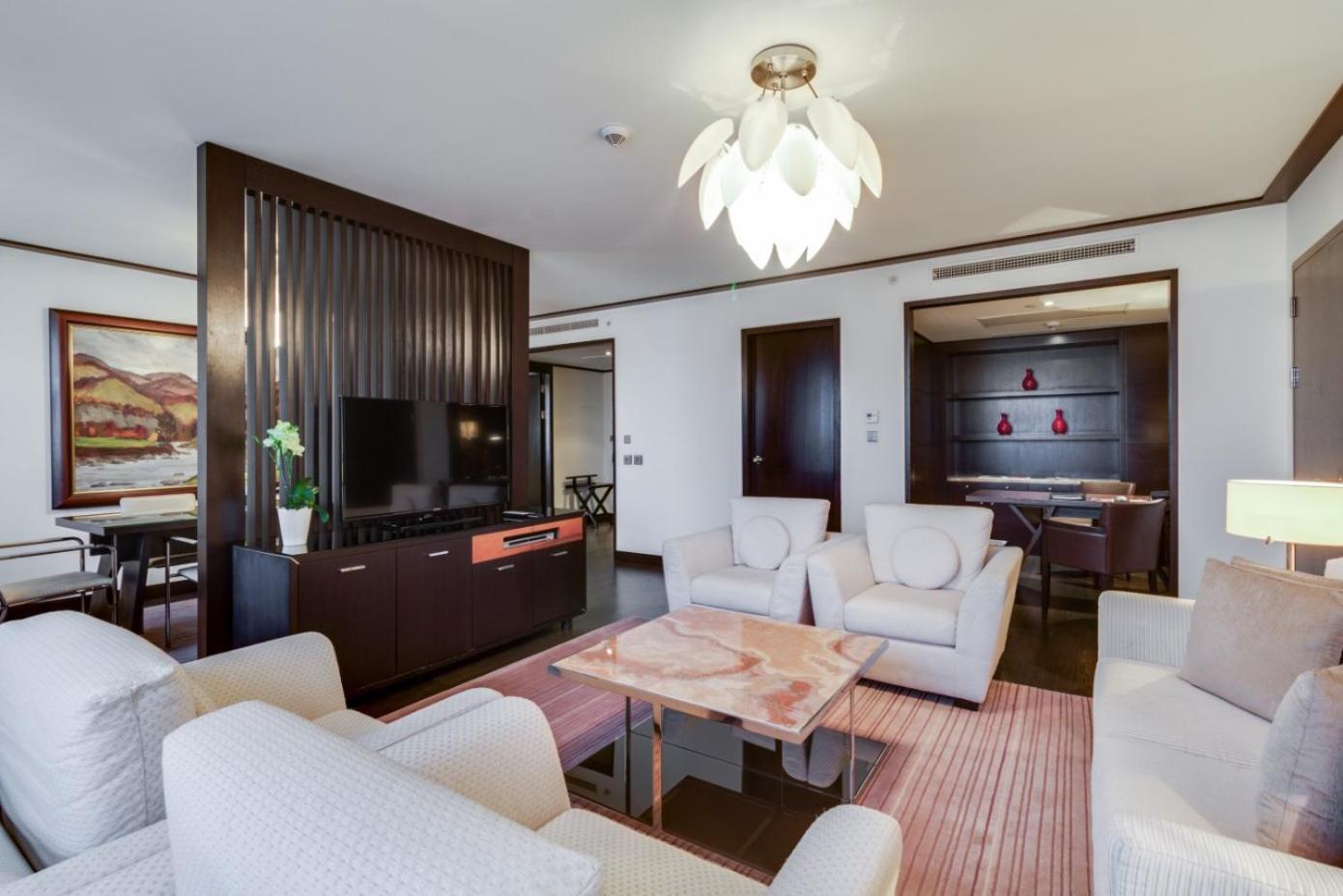 Ambassador Suite - Photo 1