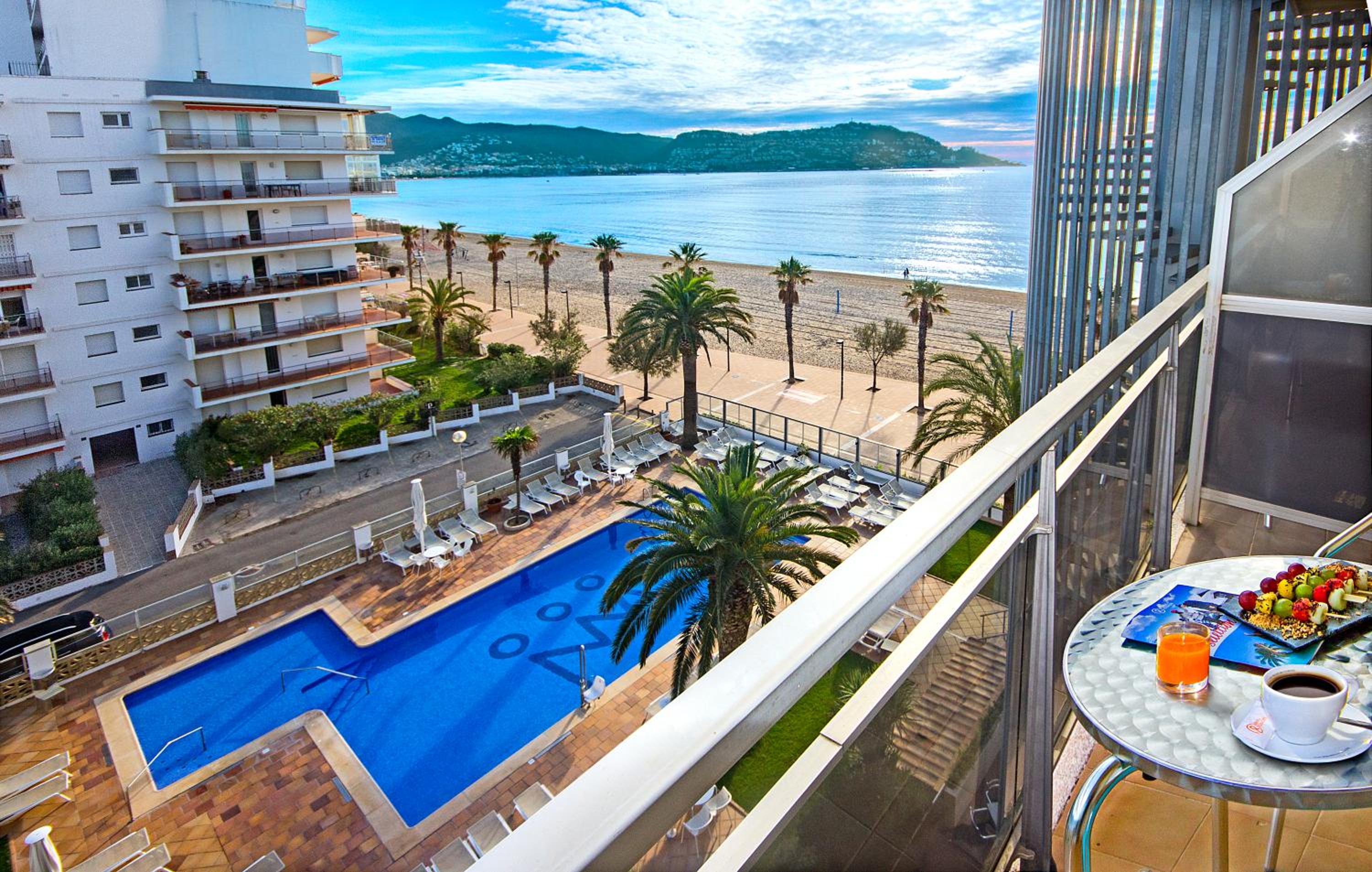 Double Room with Extra Bed with Pool View - Photo 7