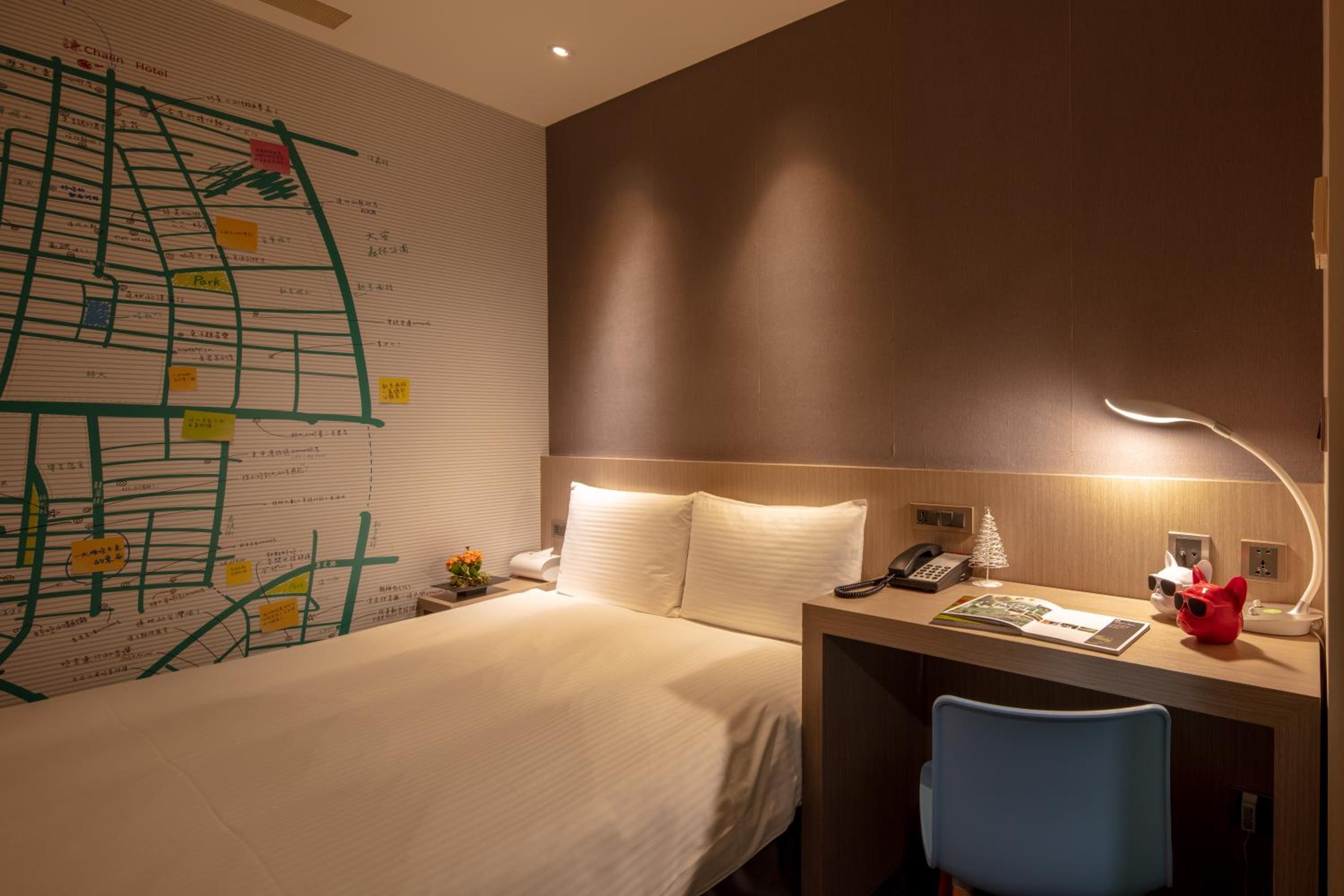 Standard Double Room - No Window photo 3