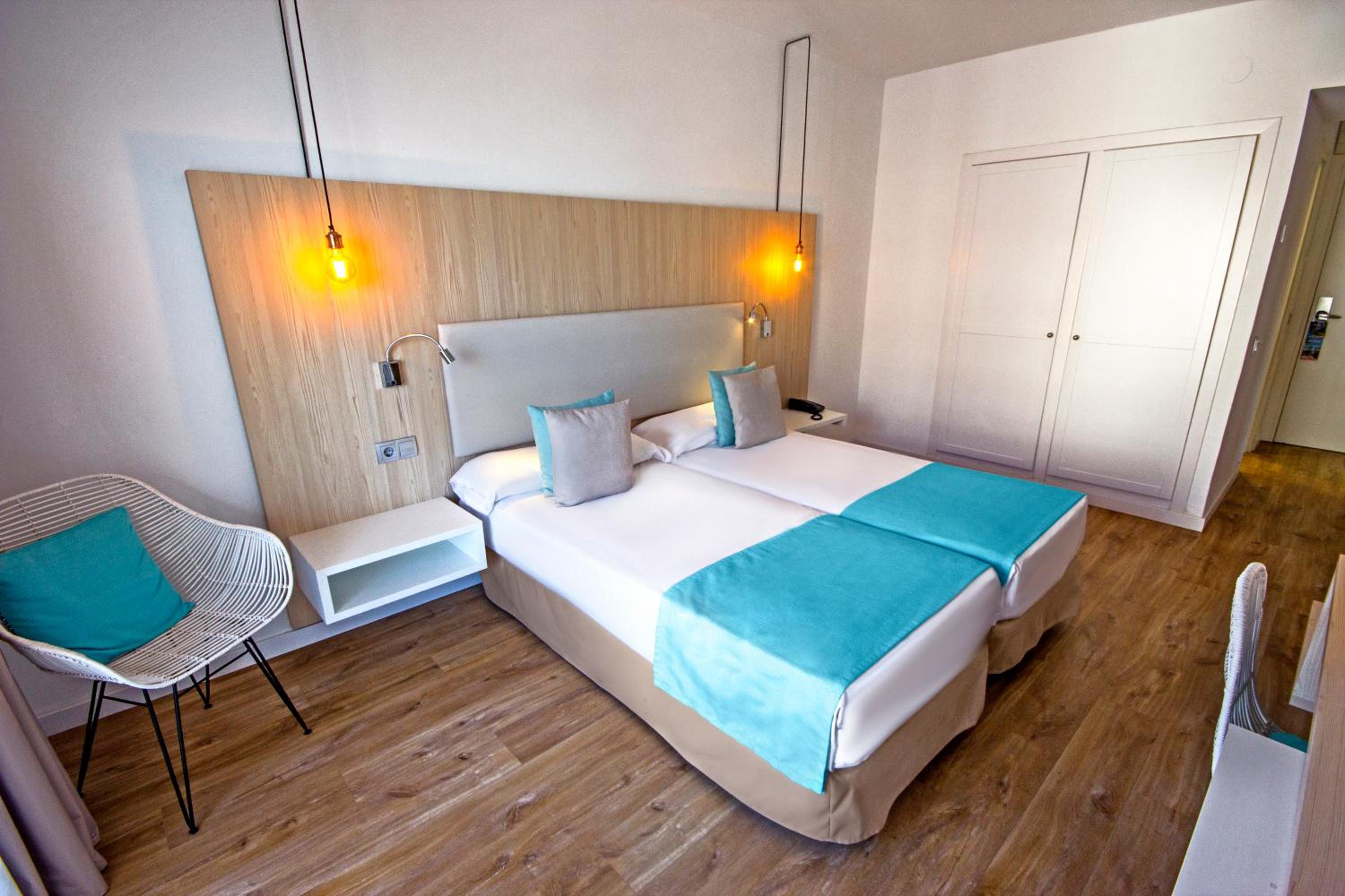 Double Room - Photo 12